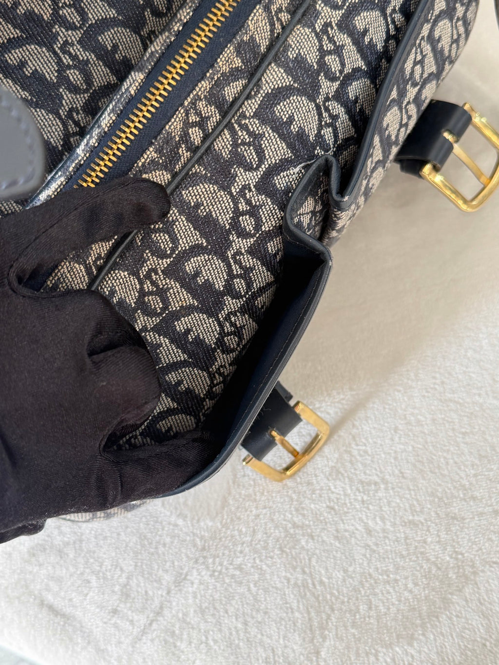 CHRISTIAN DIOR D'Oblique Messenger Shoulderbag
