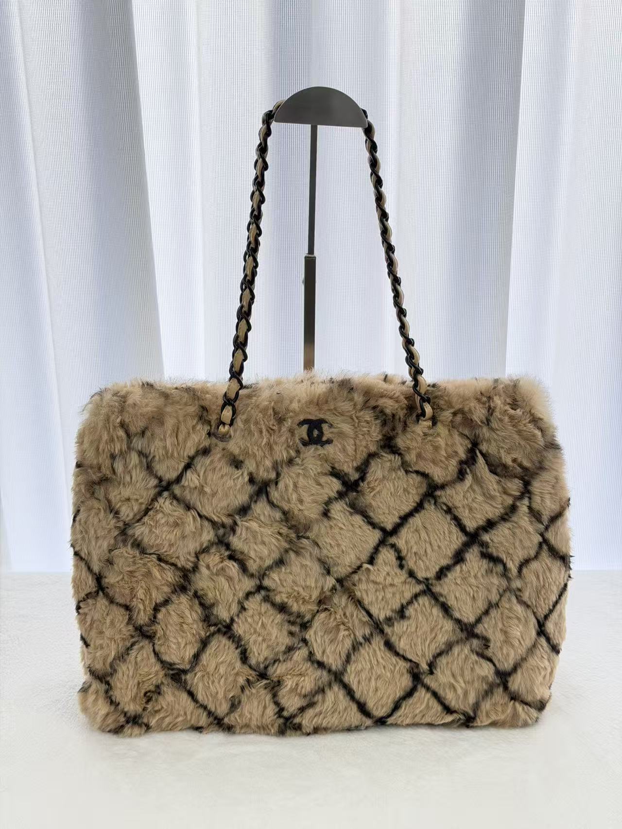 CHANEL Rabbit Fur Totebag
