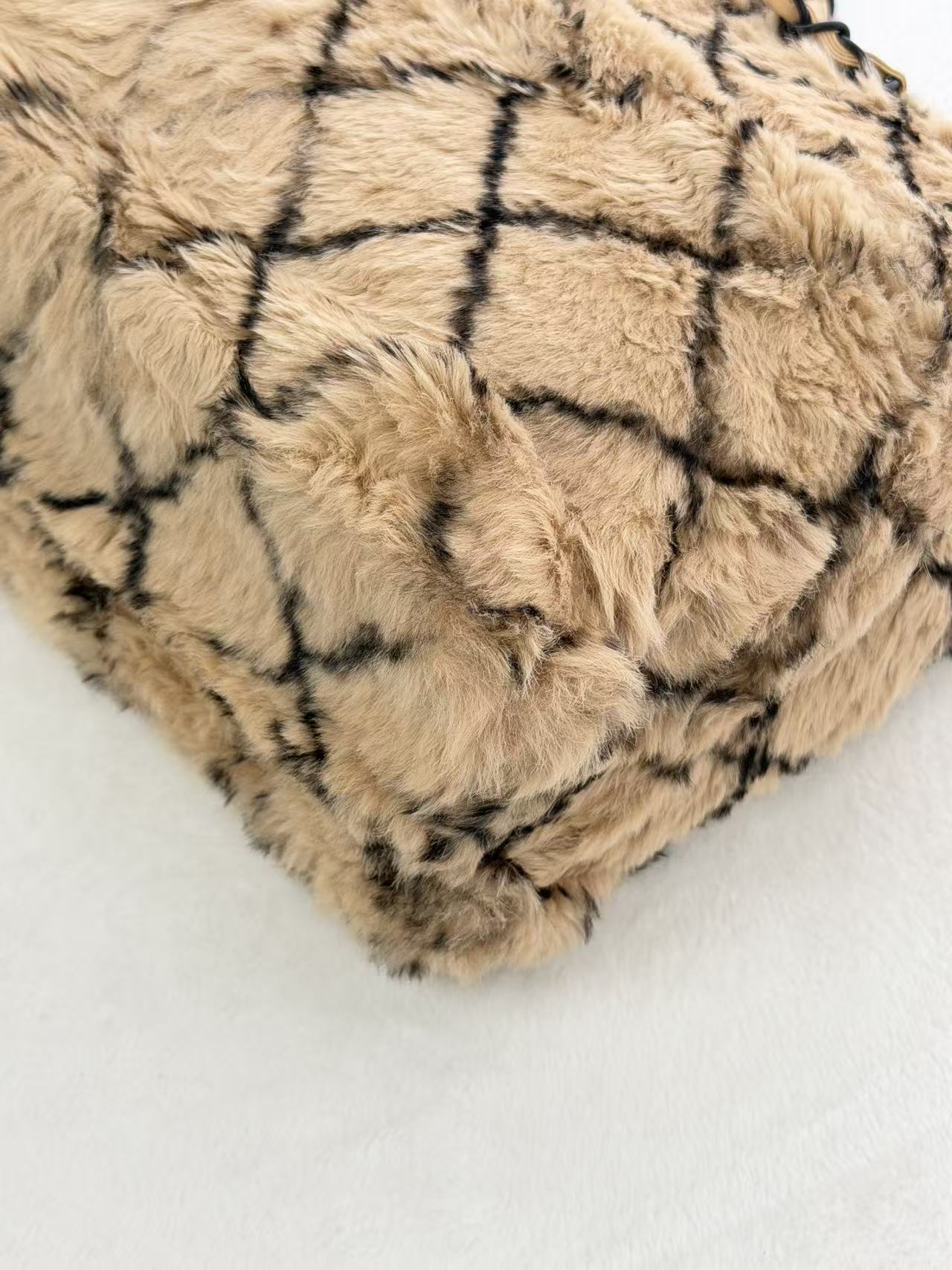 CHANEL Rabbit Fur Totebag
