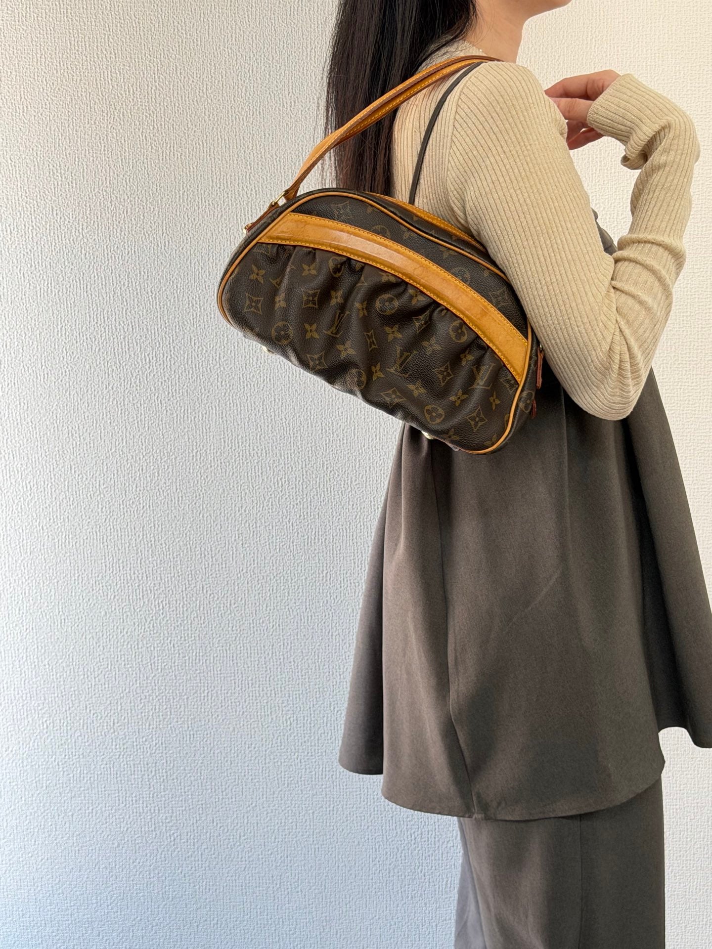 LOUIS VUITTON Klara Pre-loved Handbag