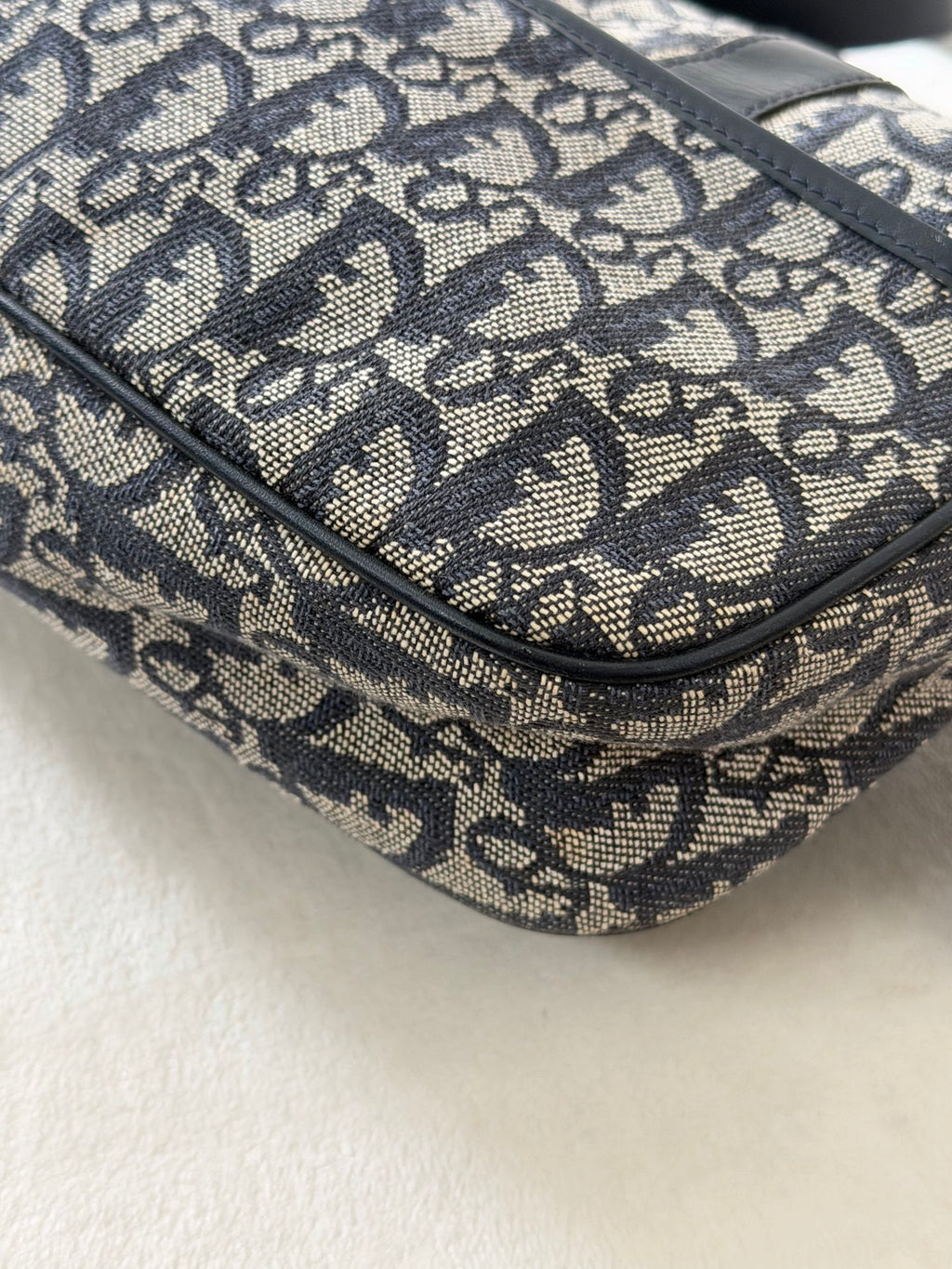 CHRISTIAN DIOR D'Oblique Messenger Shoulderbag