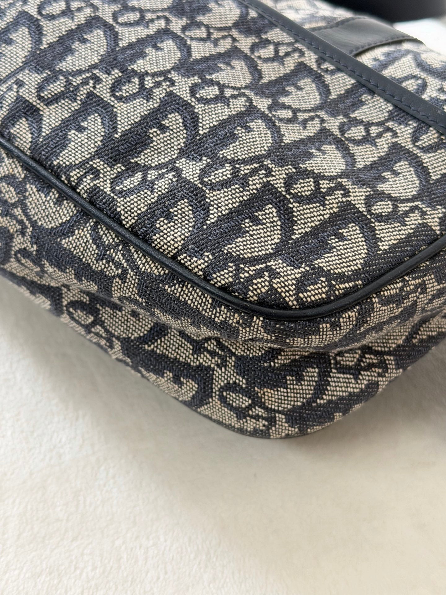CHRISTIAN DIOR D'Oblique Messenger Shoulderbag