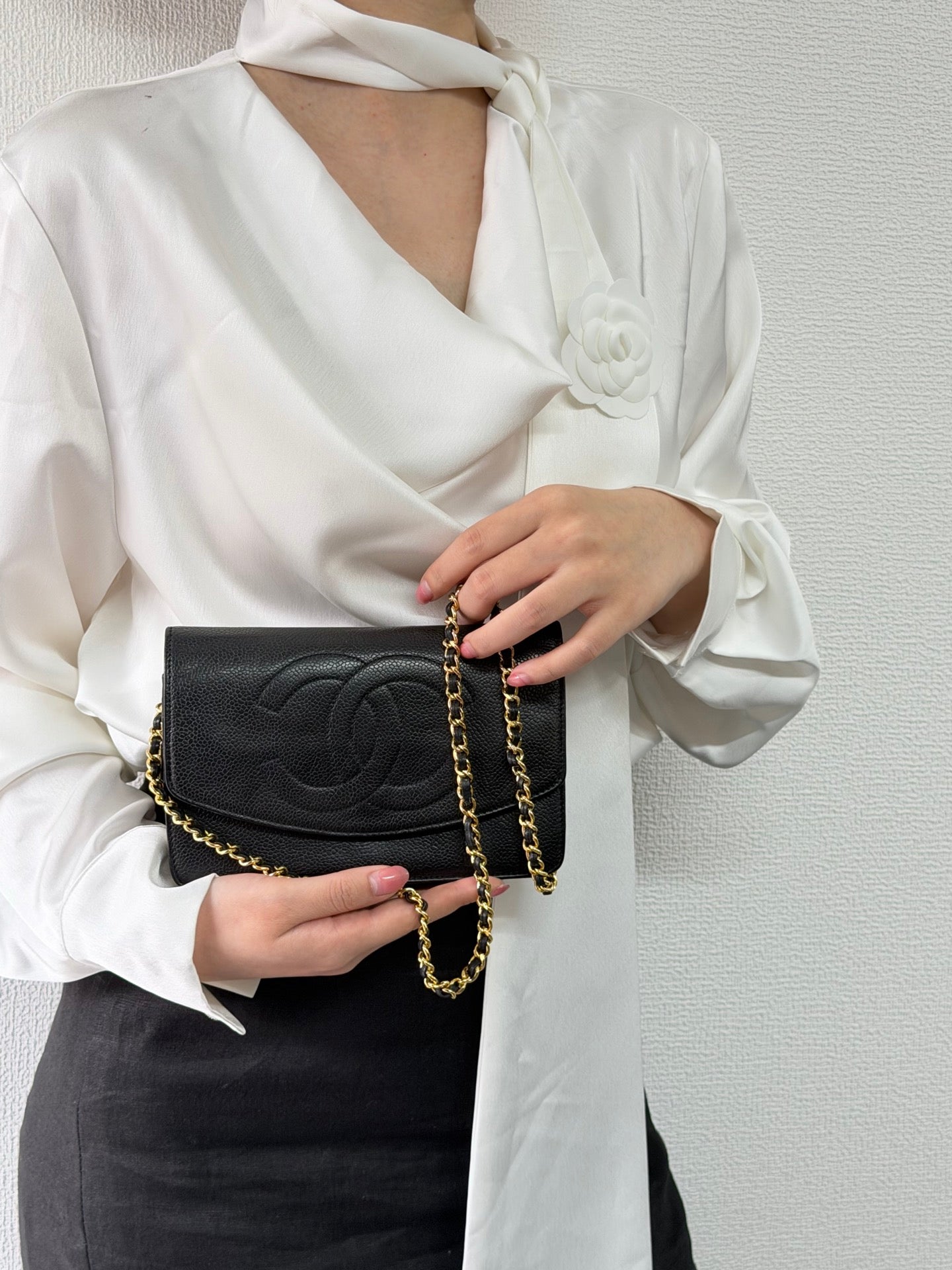 CHANEL Cavier Logo Chainbag
