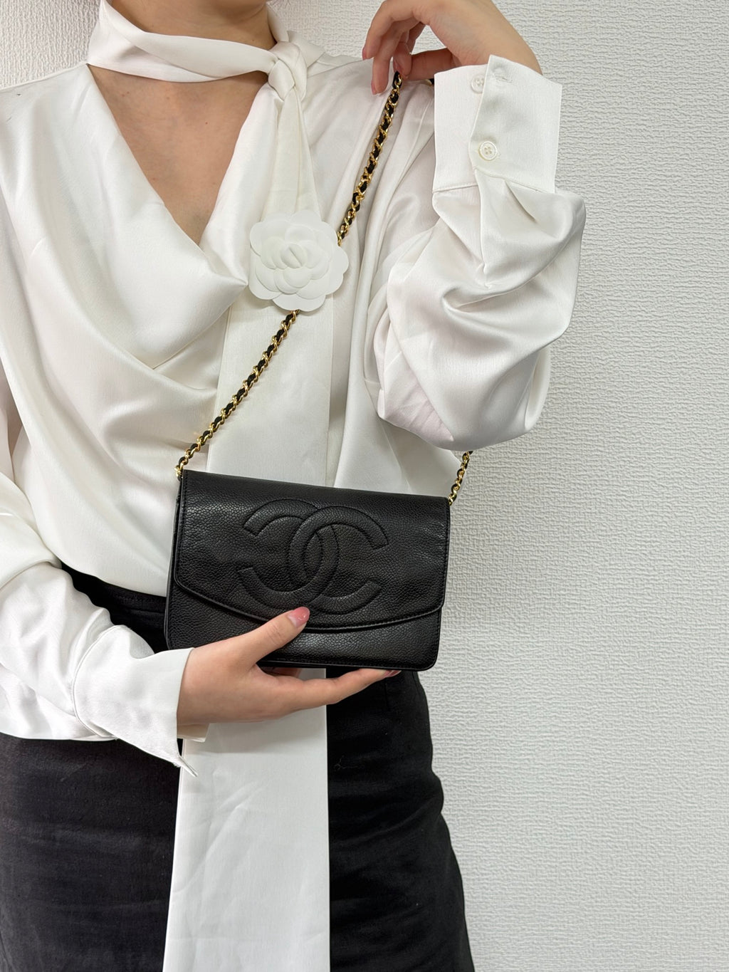 CHANEL Cavier Logo Chainbag