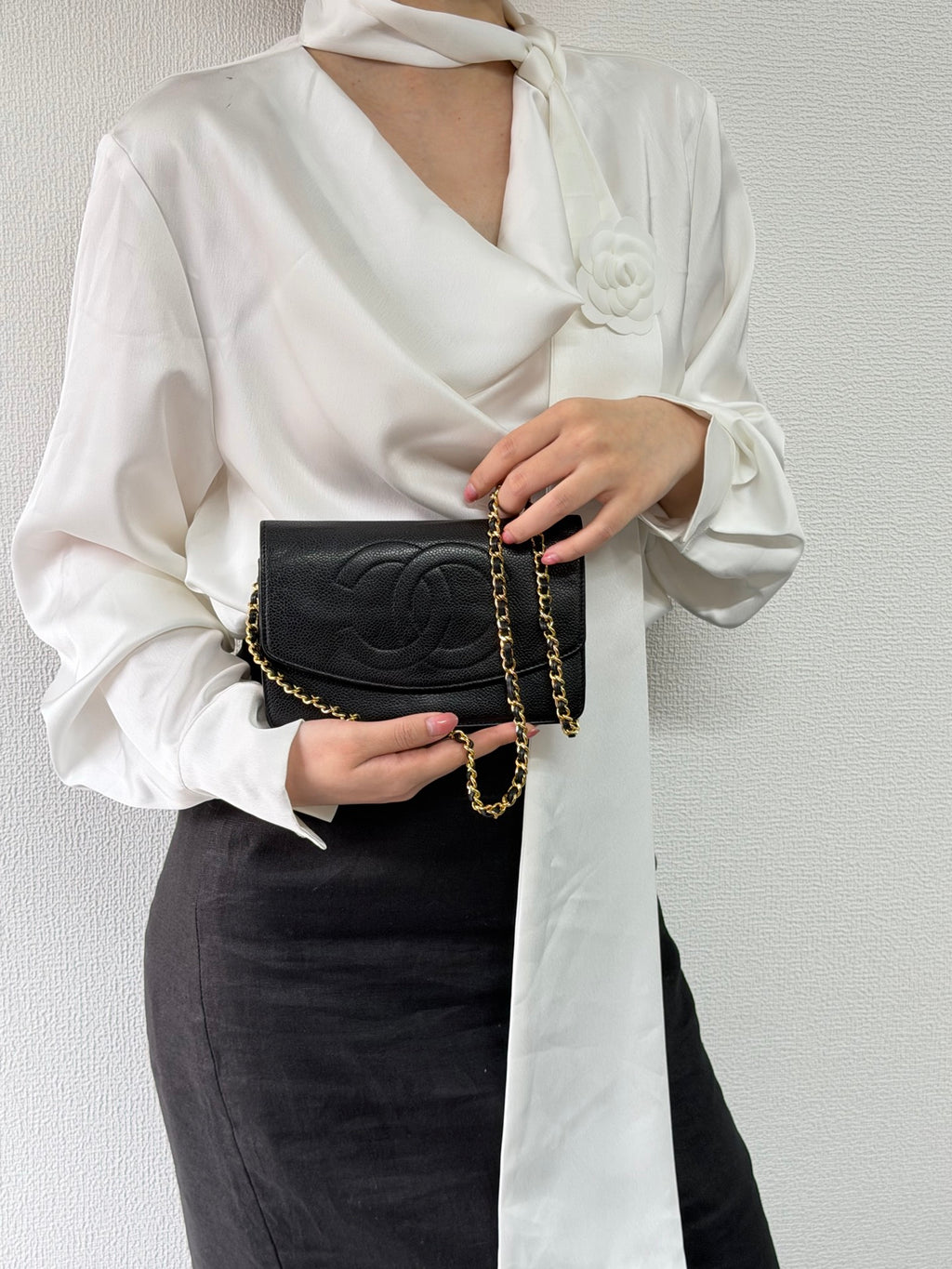 CHANEL Cavier Logo Chainbag