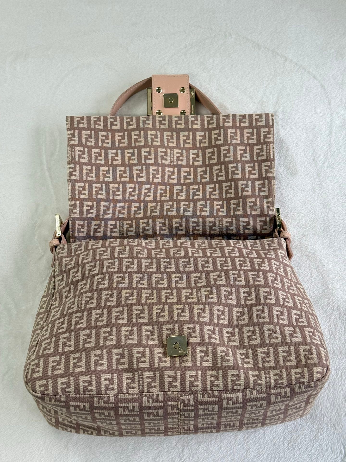 FENDI Baguette Bag