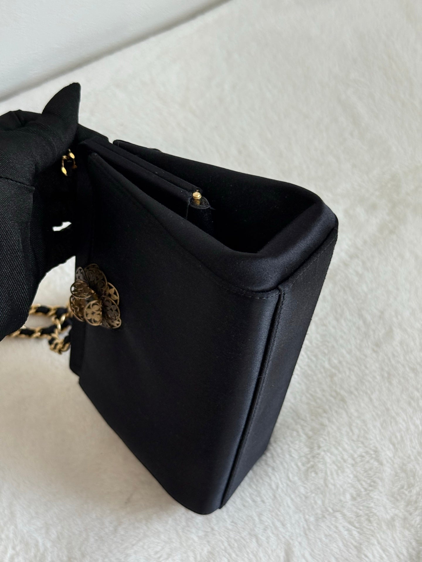 CHANEL Satin Camellia Chainbag
