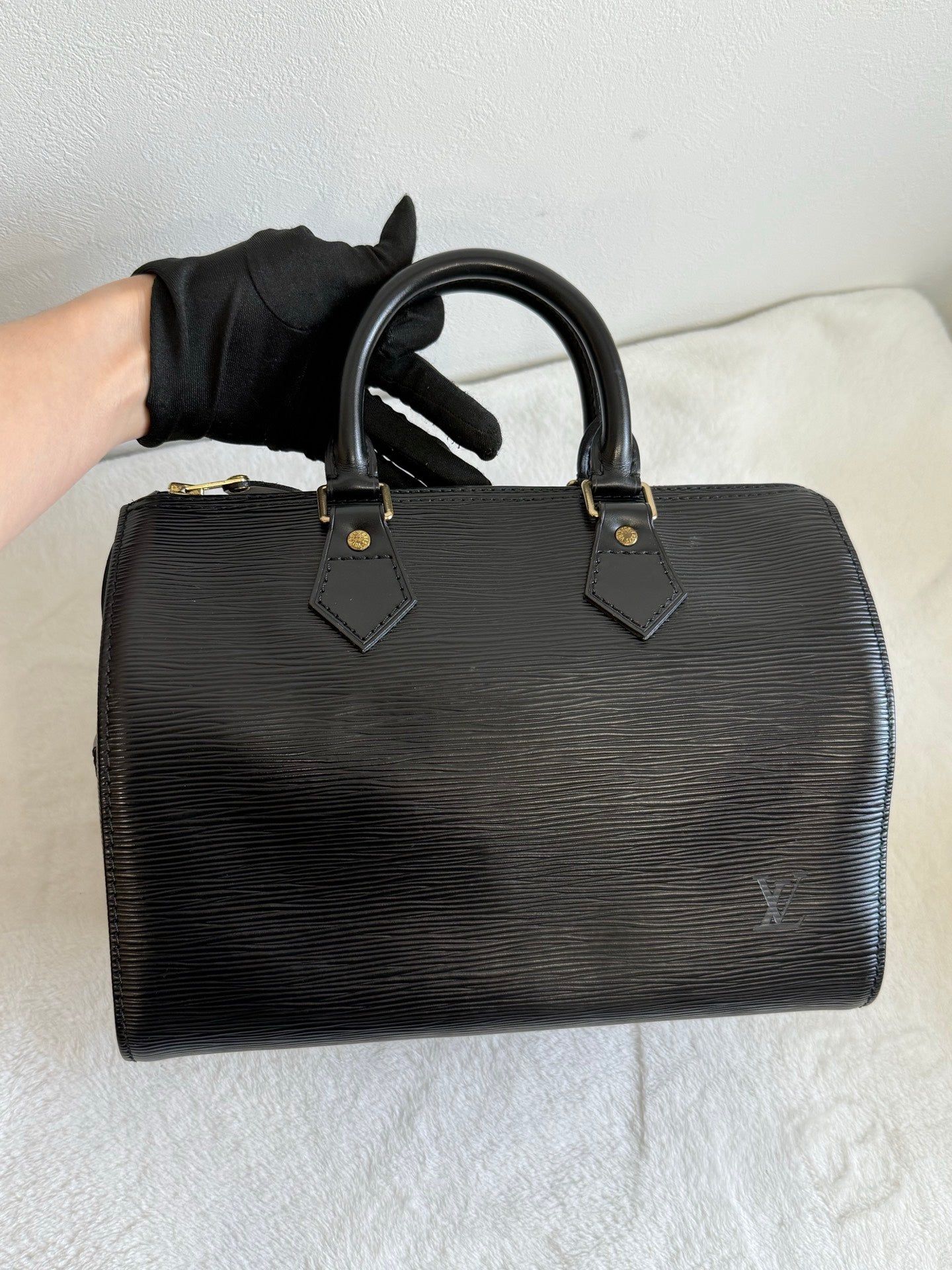 LOUIS VUITTON Epi Speedy 25