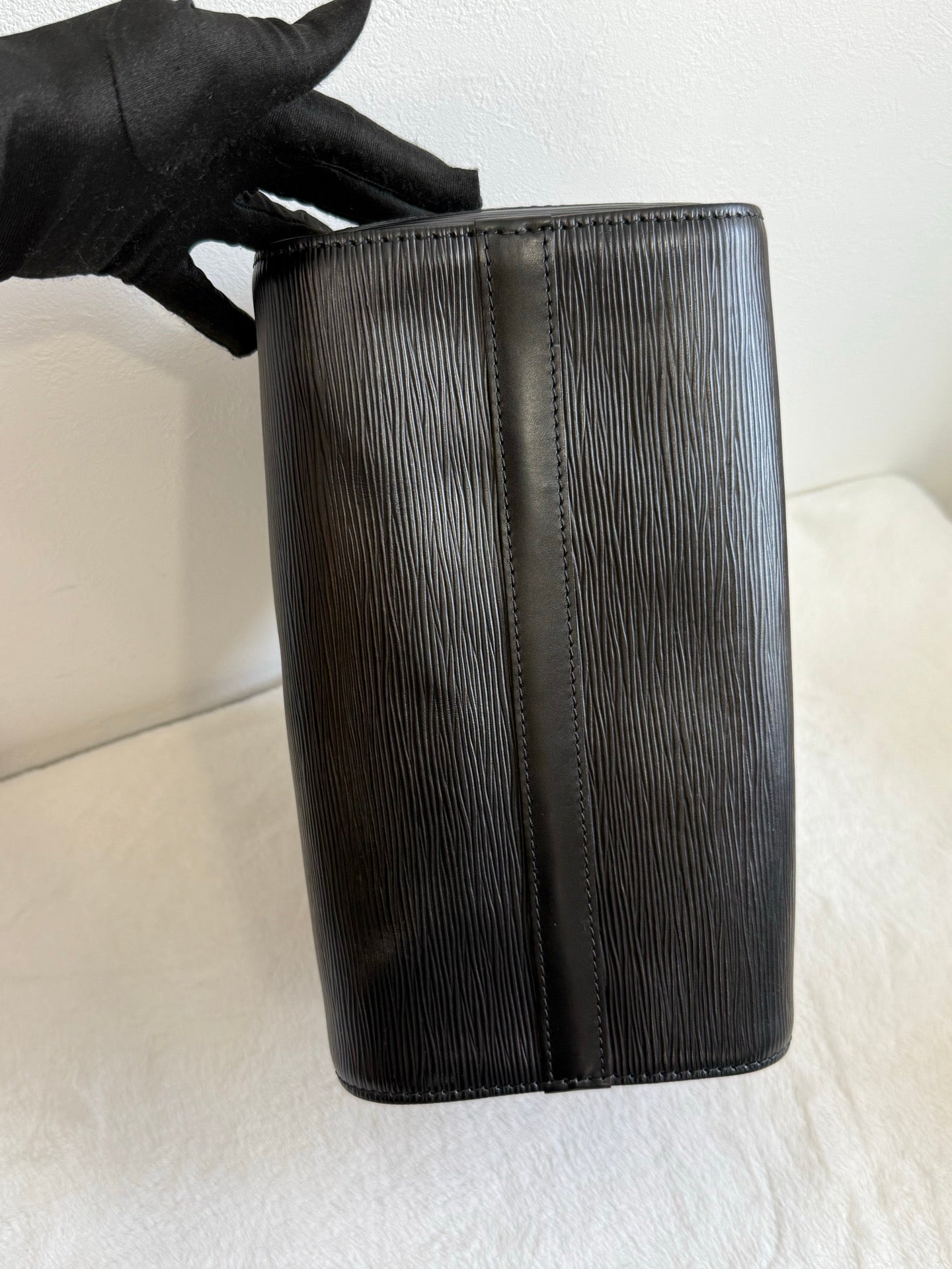 LOUIS VUITTON Epi Speedy 25