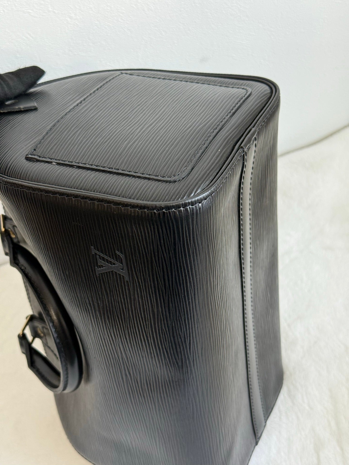 LOUIS VUITTON Epi Speedy 25