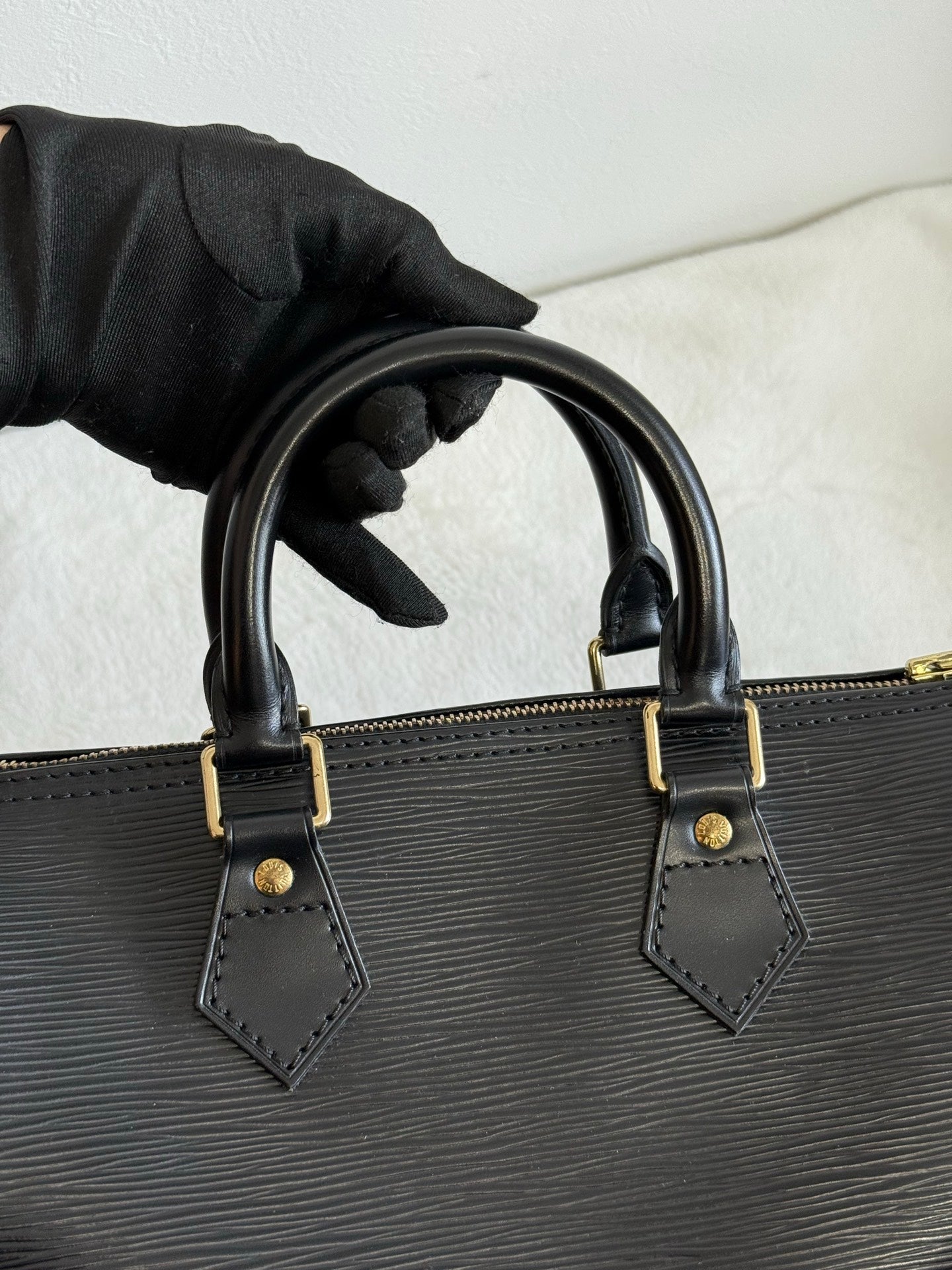 LOUIS VUITTON Epi Speedy 25