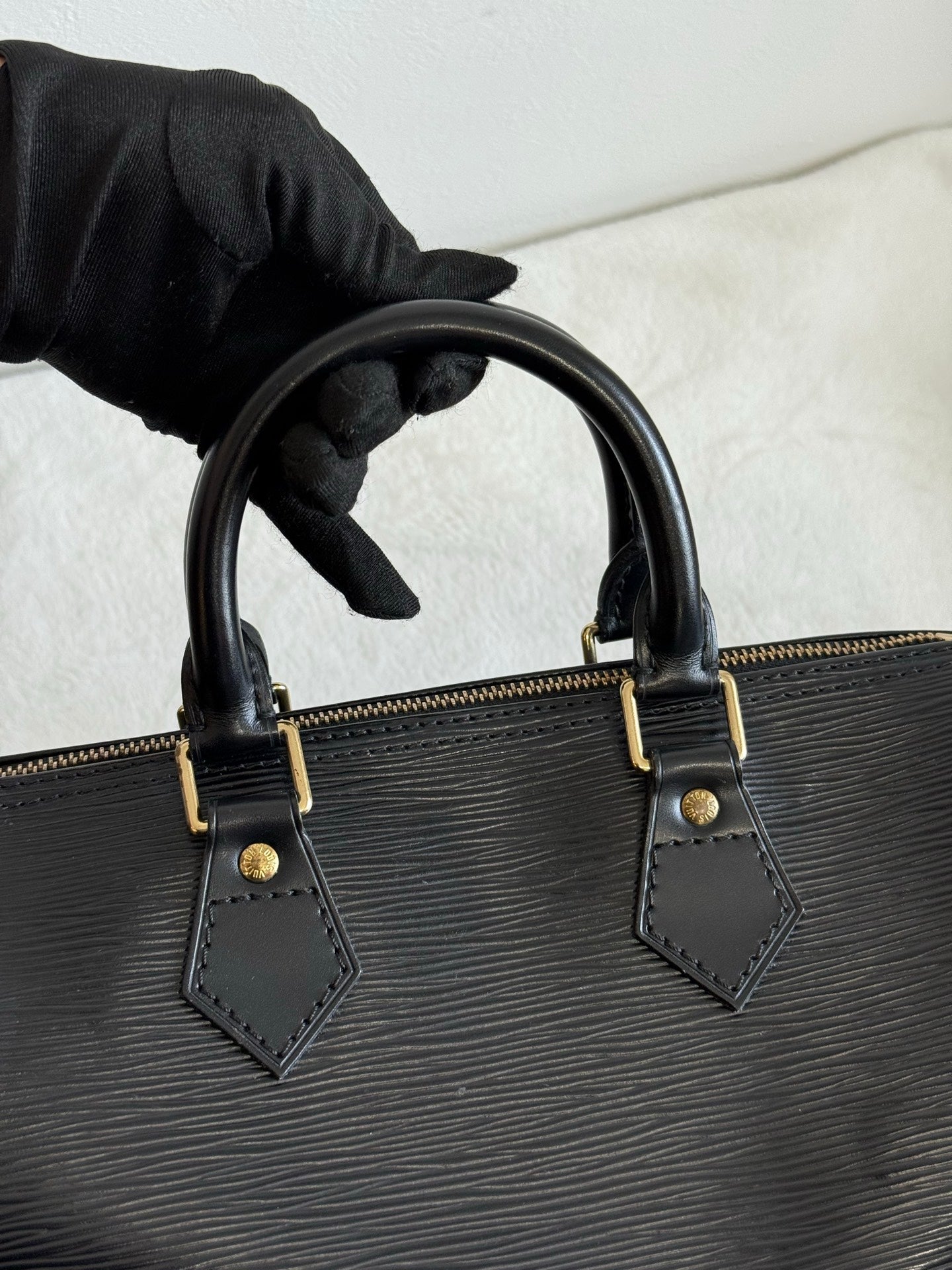 LOUIS VUITTON Epi Speedy 25