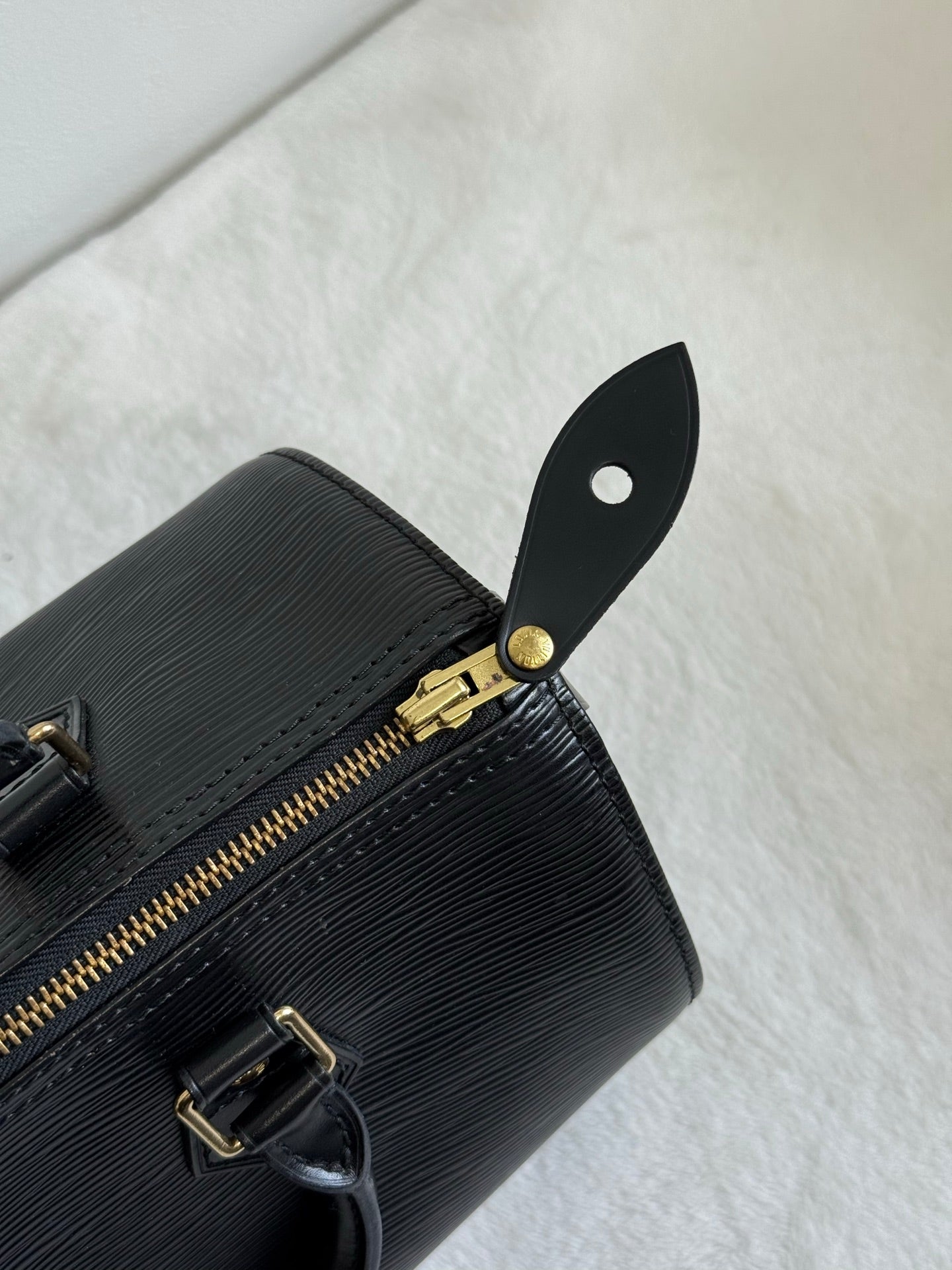LOUIS VUITTON Epi Speedy 25