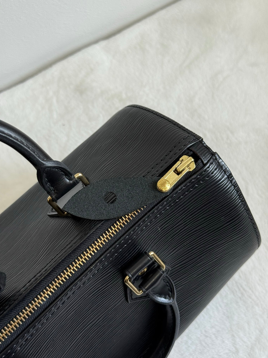 LOUIS VUITTON Epi Speedy 25