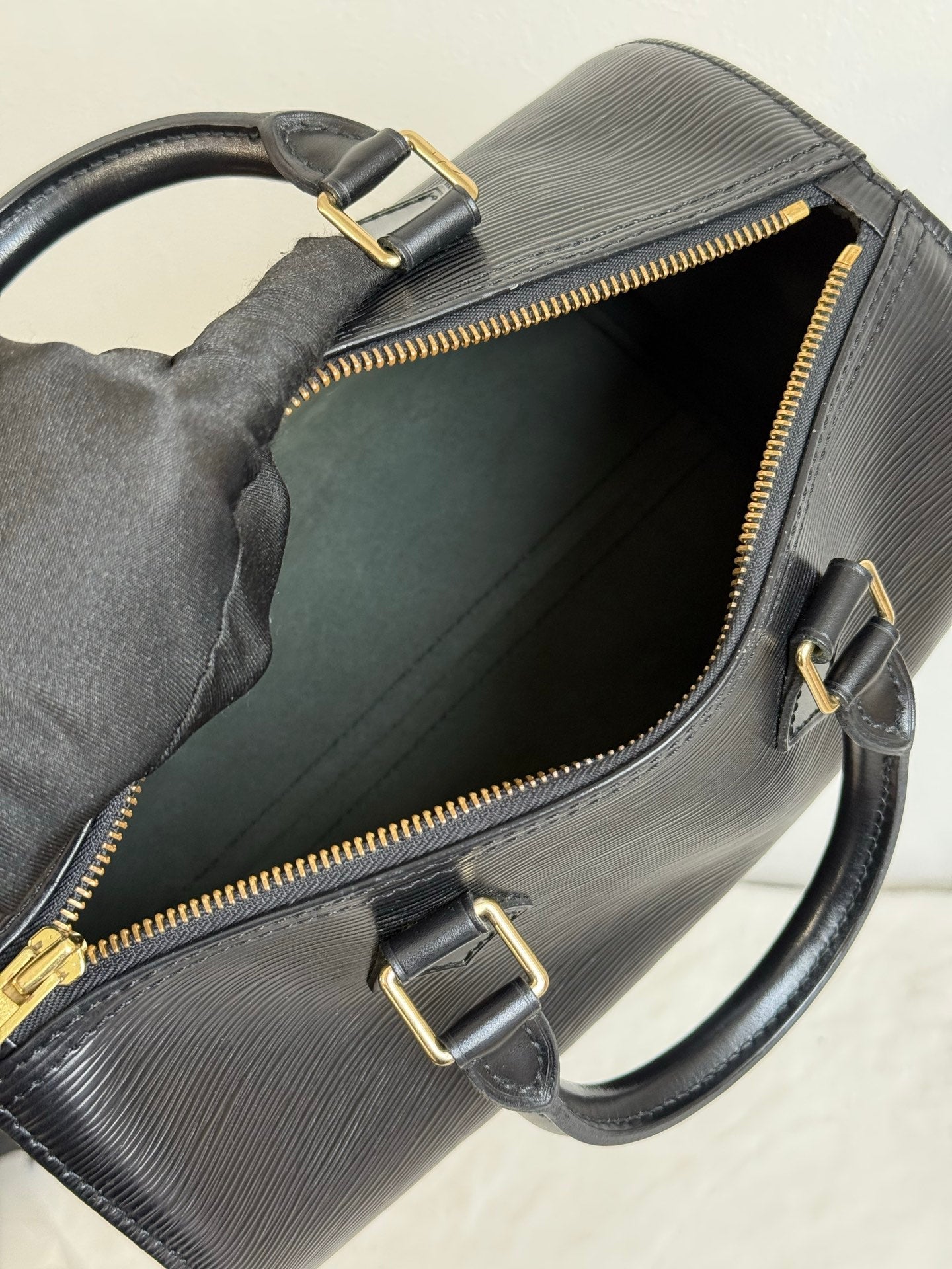 LOUIS VUITTON Epi Speedy 25