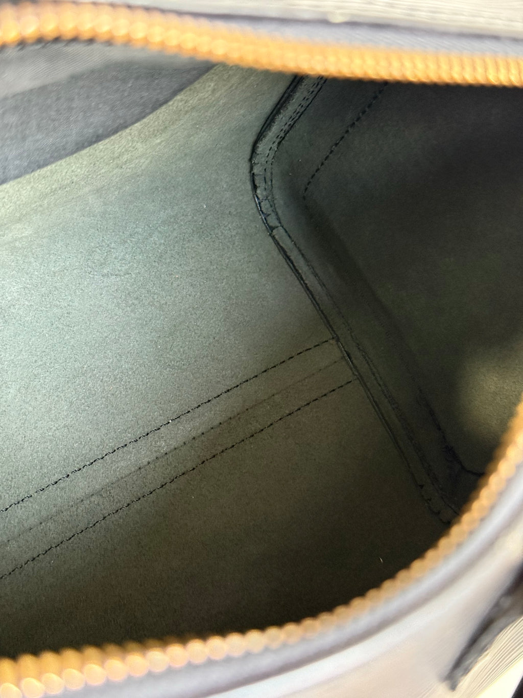 LOUIS VUITTON Epi Speedy 25