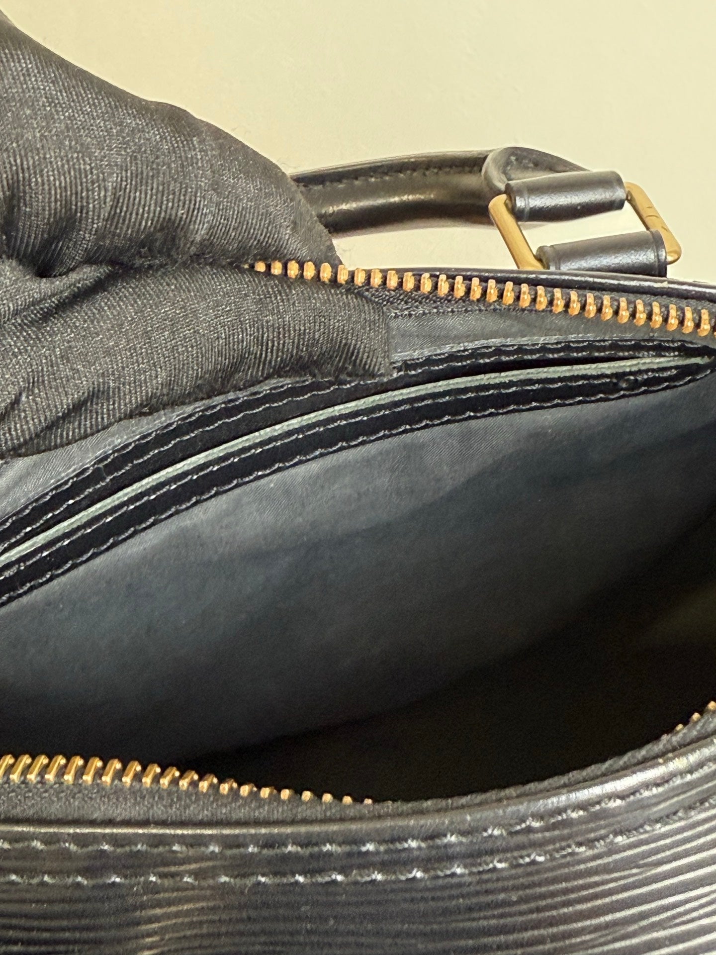 LOUIS VUITTON Epi Speedy 25