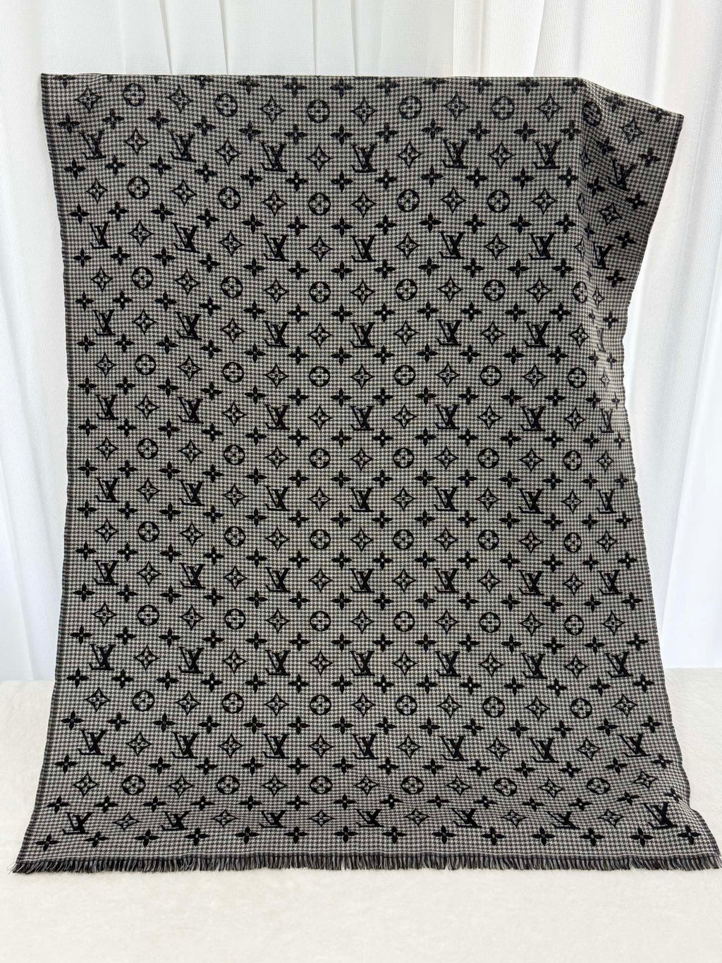 LOUIS VUITTON Monogram Scarf