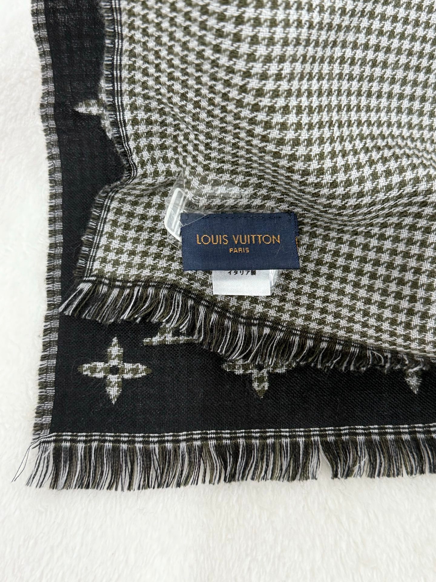 LOUIS VUITTON Monogram Scarf