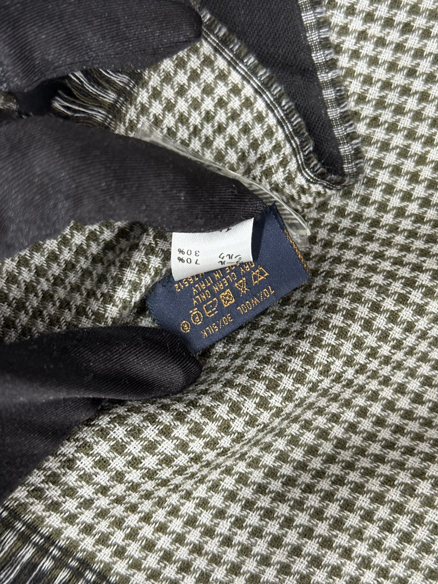 LOUIS VUITTON Monogram Scarf