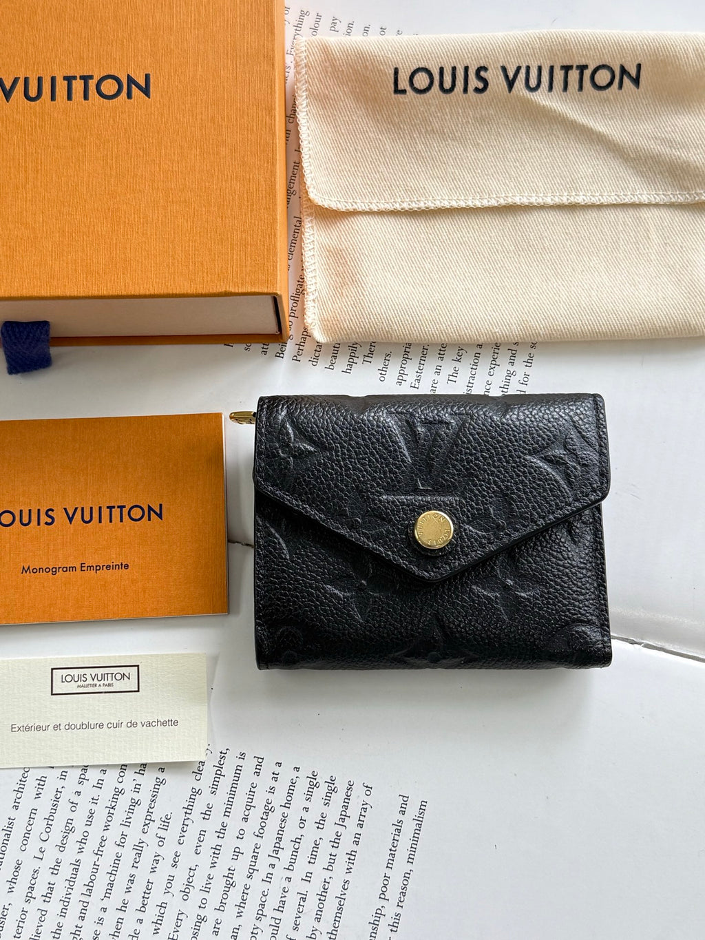LOUIS VUITTON Zoe Trifold Wallet