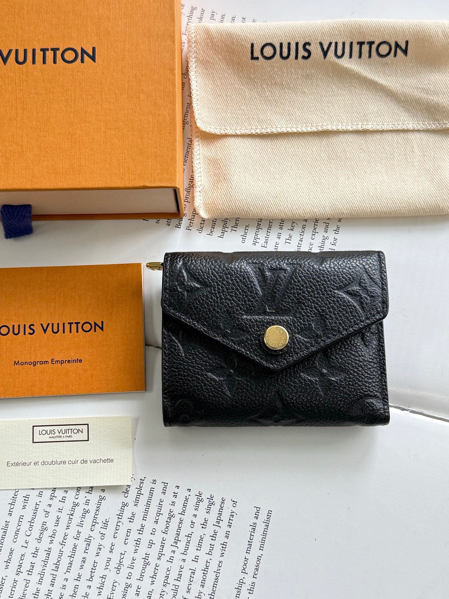 LOUIS VUITTON Zoe Trifold Wallet