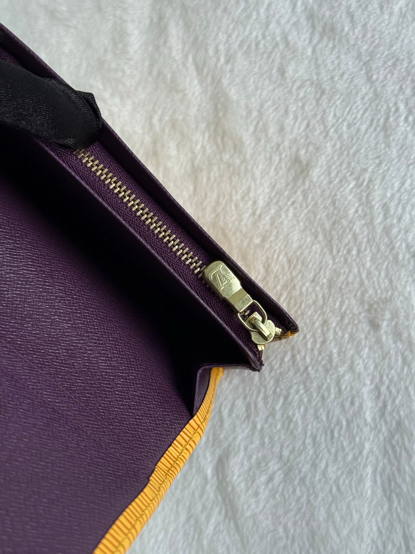 LOUIS VUITTON Epi Wallet