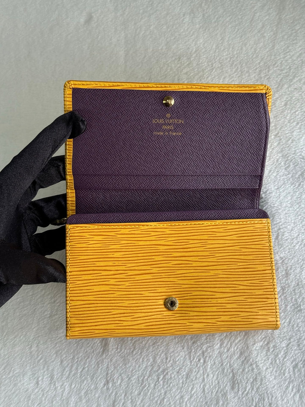 LOUIS VUITTON Epi Wallet