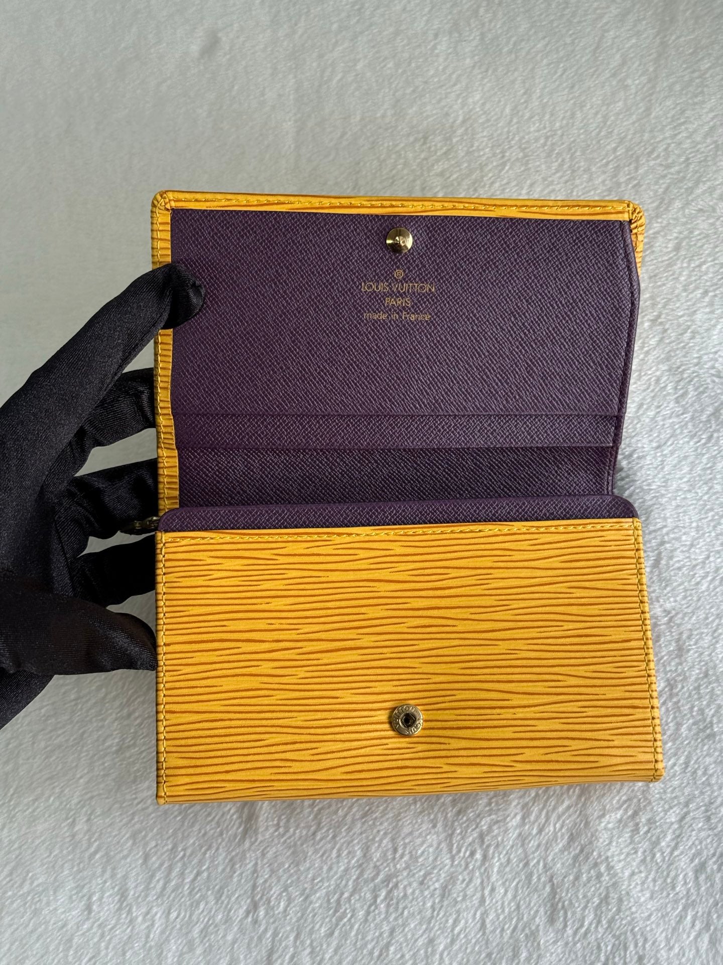 LOUIS VUITTON Epi Wallet