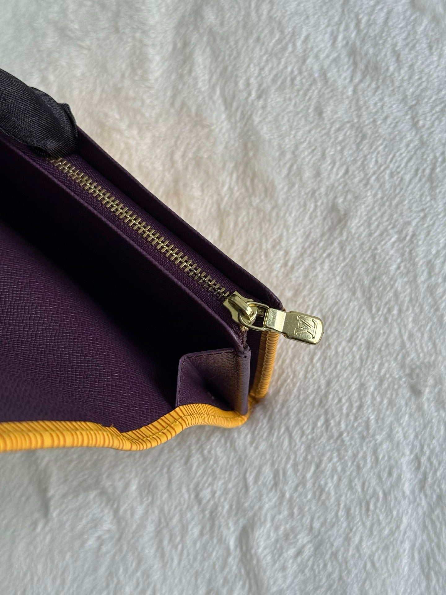 LOUIS VUITTON Epi Wallet