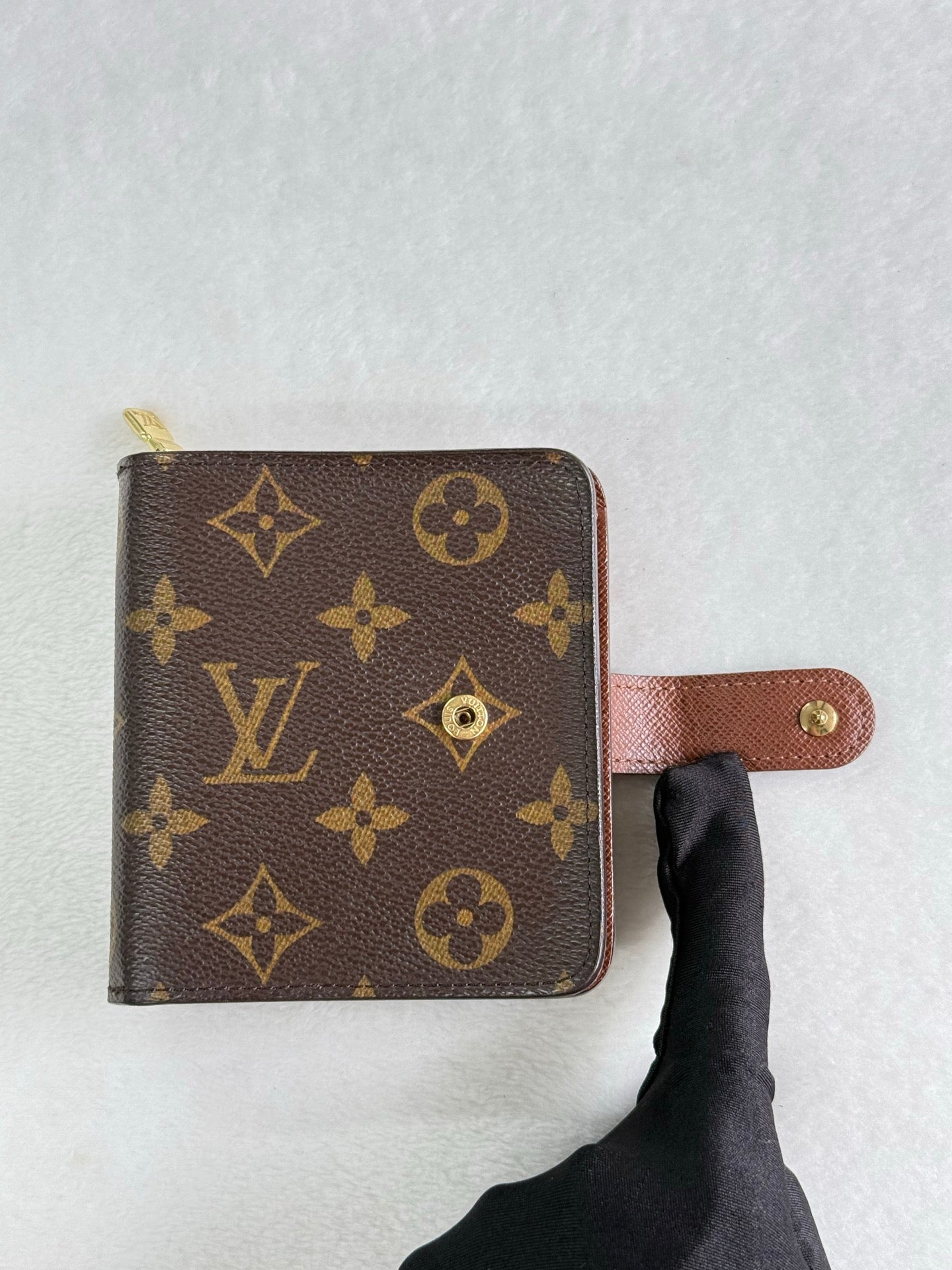 LOUIS VUITTON Monogram wallet