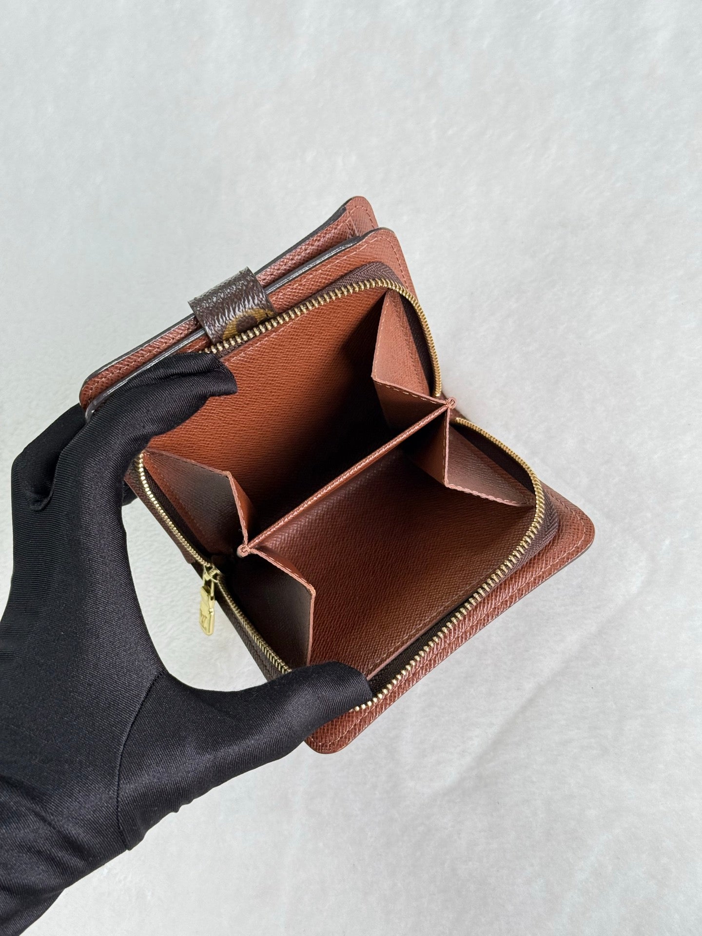 LOUIS VUITTON Monogram wallet