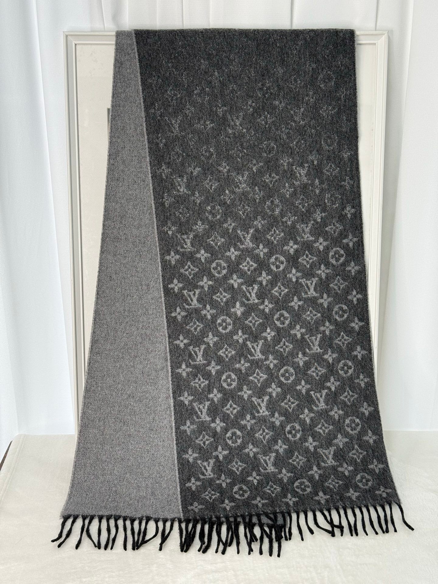 LOUIS VUITTON Monogram Scarf