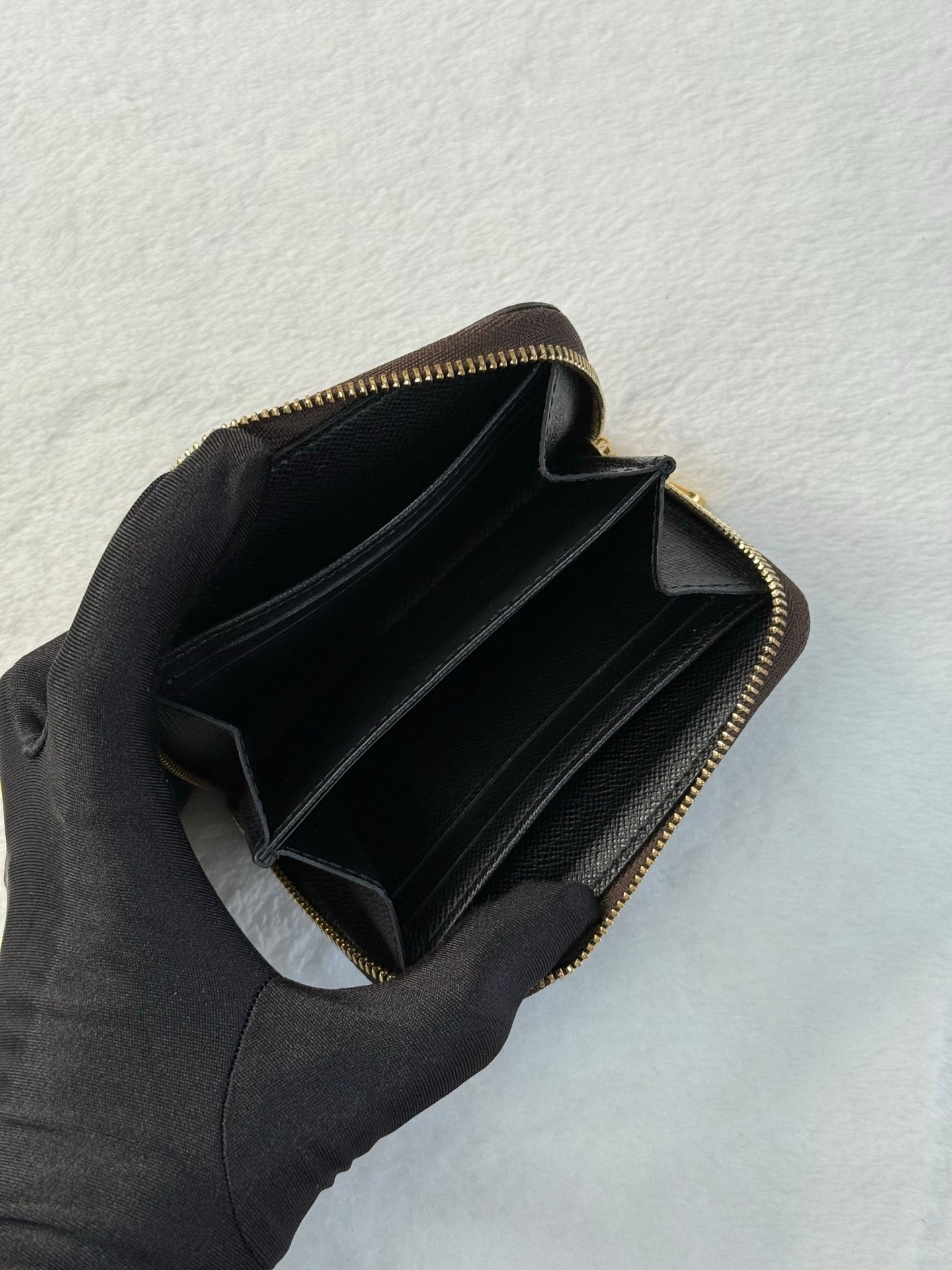 LOUIS VUITTON ZIPPY Coin Purse