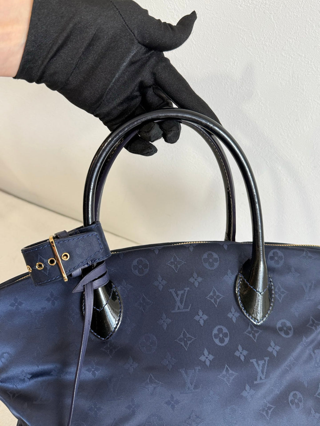 LOUIS VUITTON Blue Monogram Desire Vertical Lock it MM