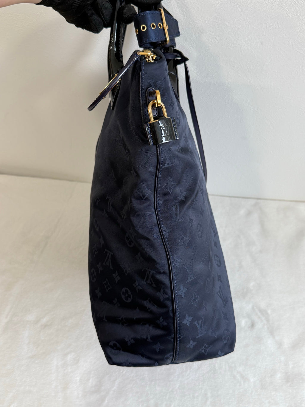 LOUIS VUITTON Blue Monogram Desire Vertical Lock it MM
