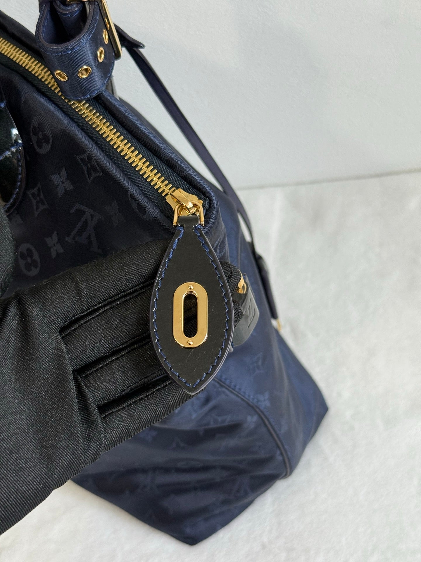 LOUIS VUITTON Blue Monogram Desire Vertical Lock it MM