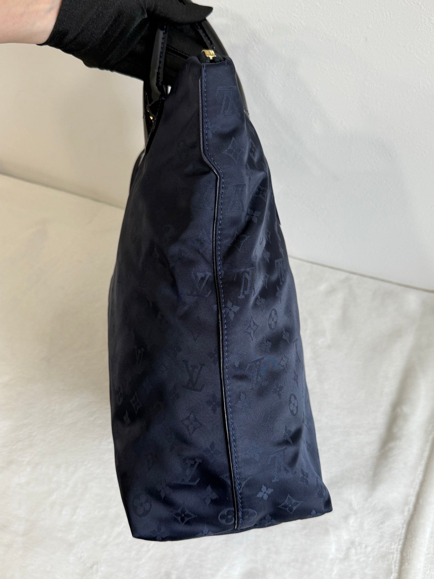 LOUIS VUITTON Blue Monogram Desire Vertical Lock it MM