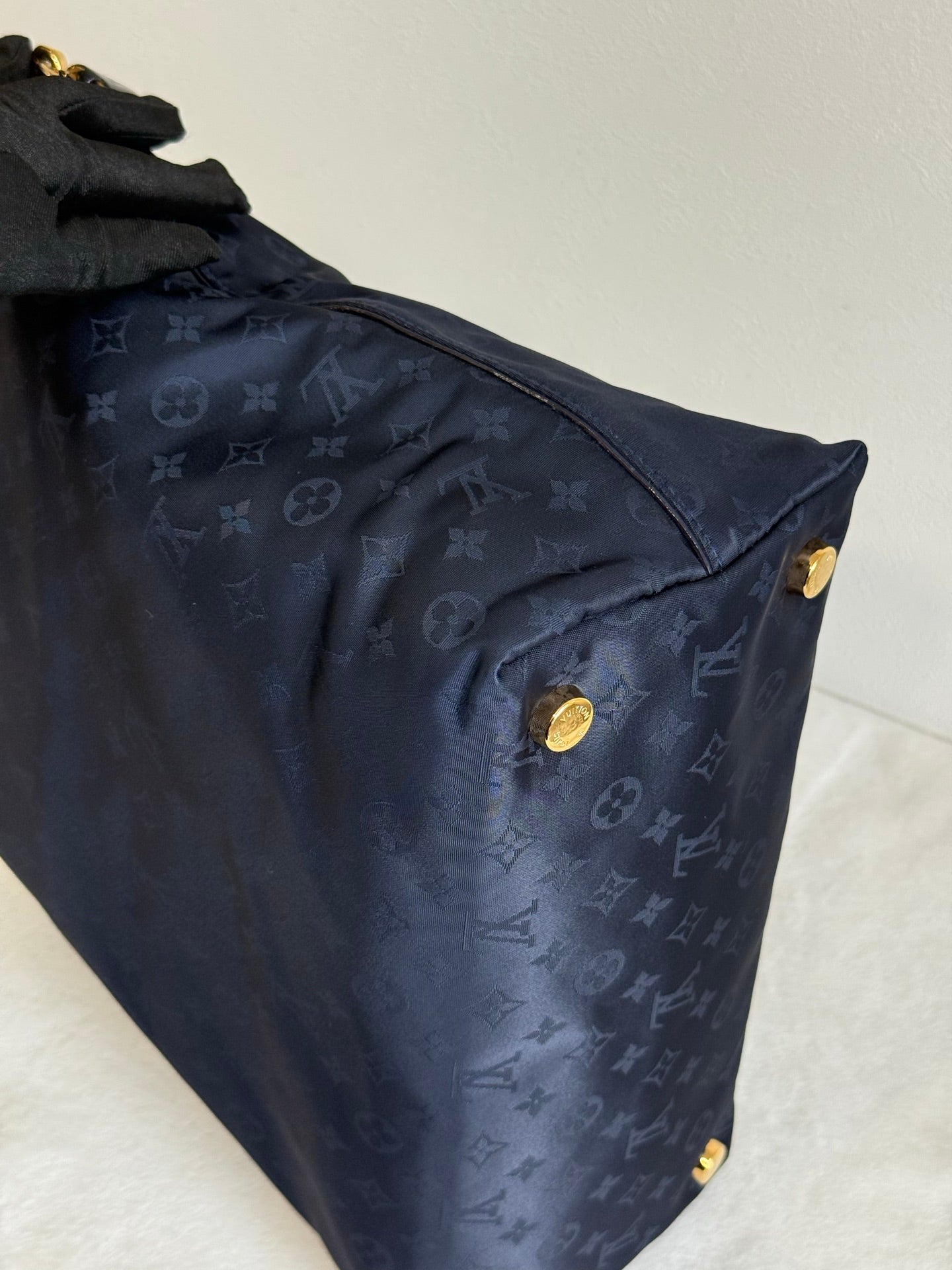 LOUIS VUITTON Blue Monogram Desire Vertical Lock it MM