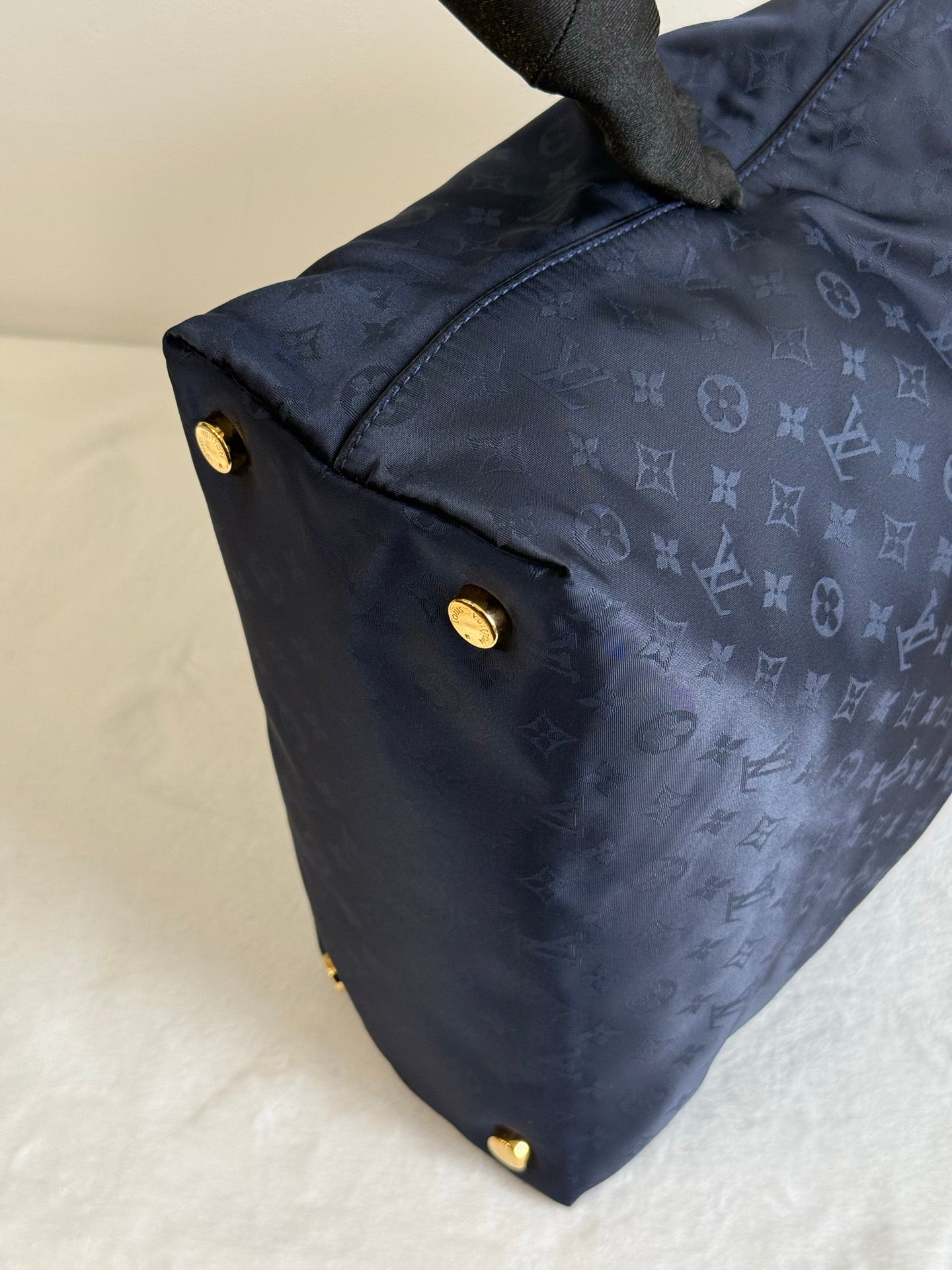 LOUIS VUITTON Blue Monogram Desire Vertical Lock it MM