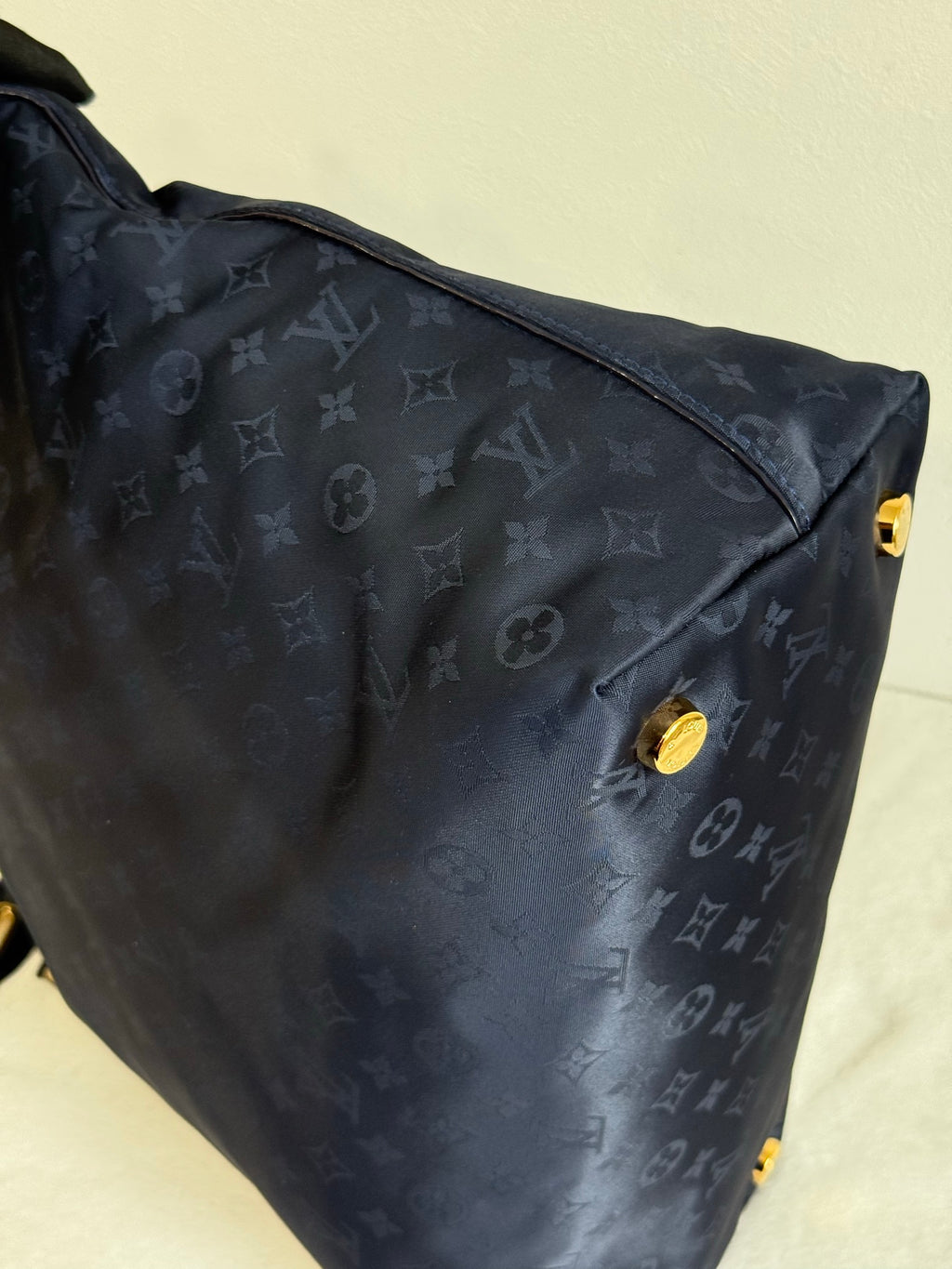 LOUIS VUITTON Blue Monogram Desire Vertical Lock it MM