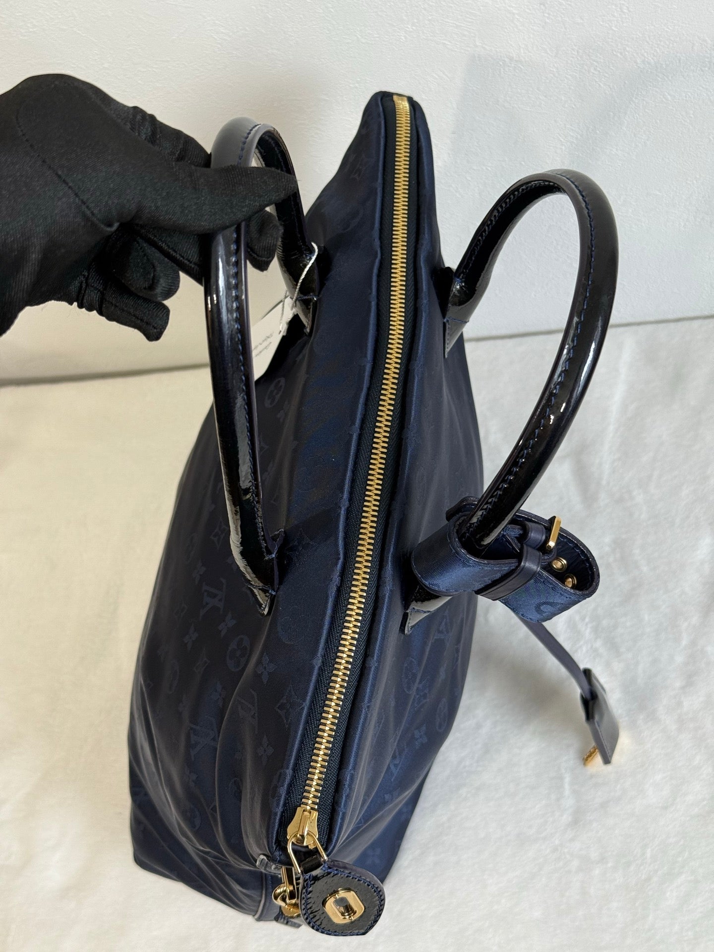 LOUIS VUITTON Blue Monogram Desire Vertical Lock it MM