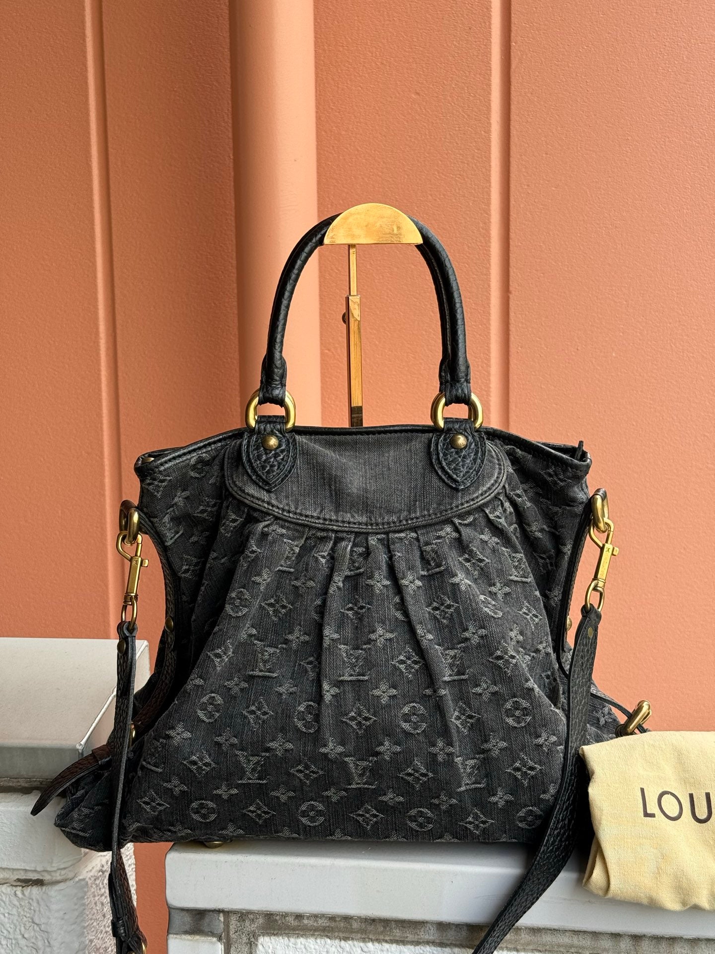 LOUIS VUITTON Denim Neo Cabby MM Shoulder bag Pre-loved