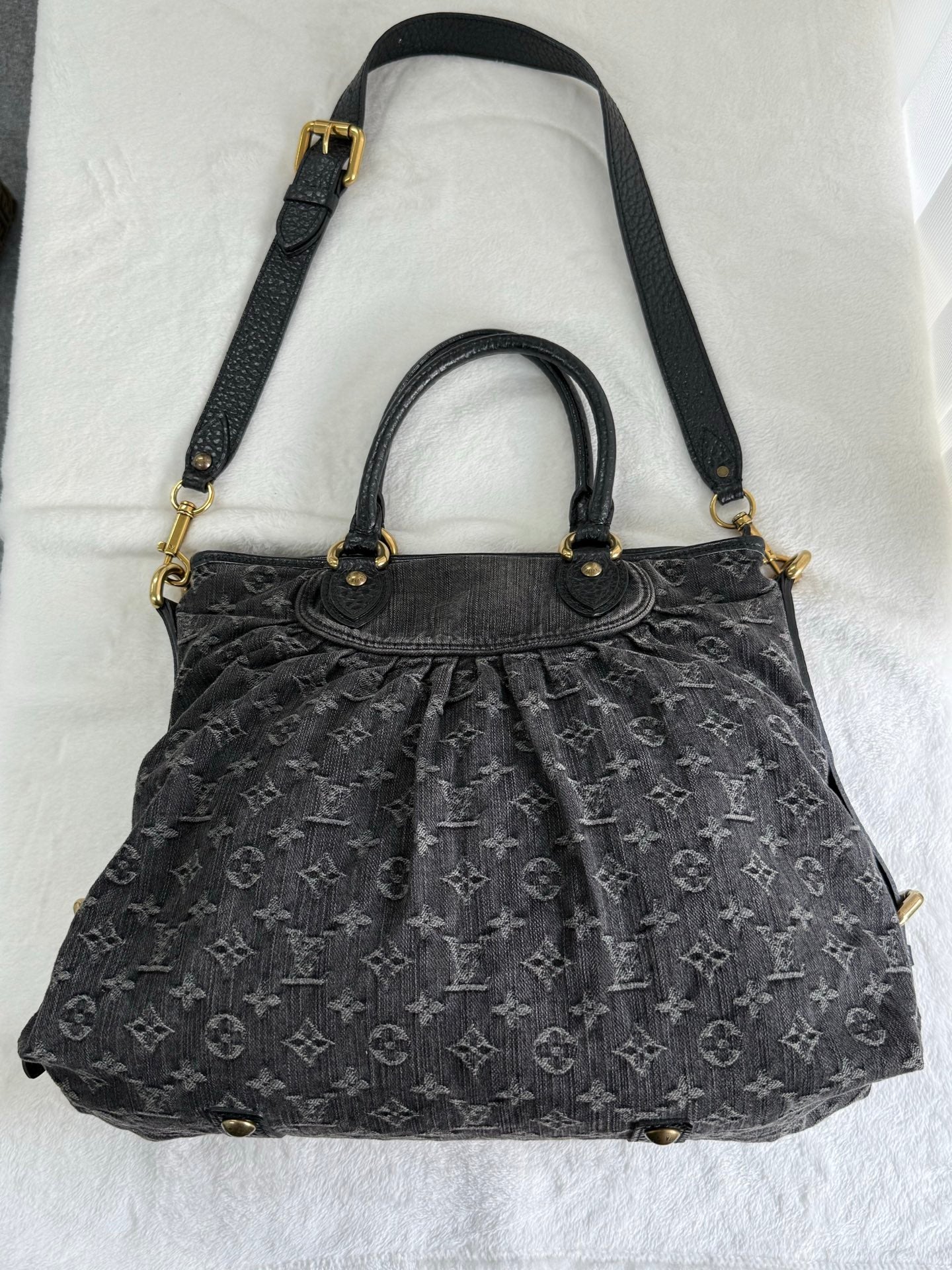 LOUIS VUITTON Denim Neo Cabby MM Shoulder bag Pre-loved