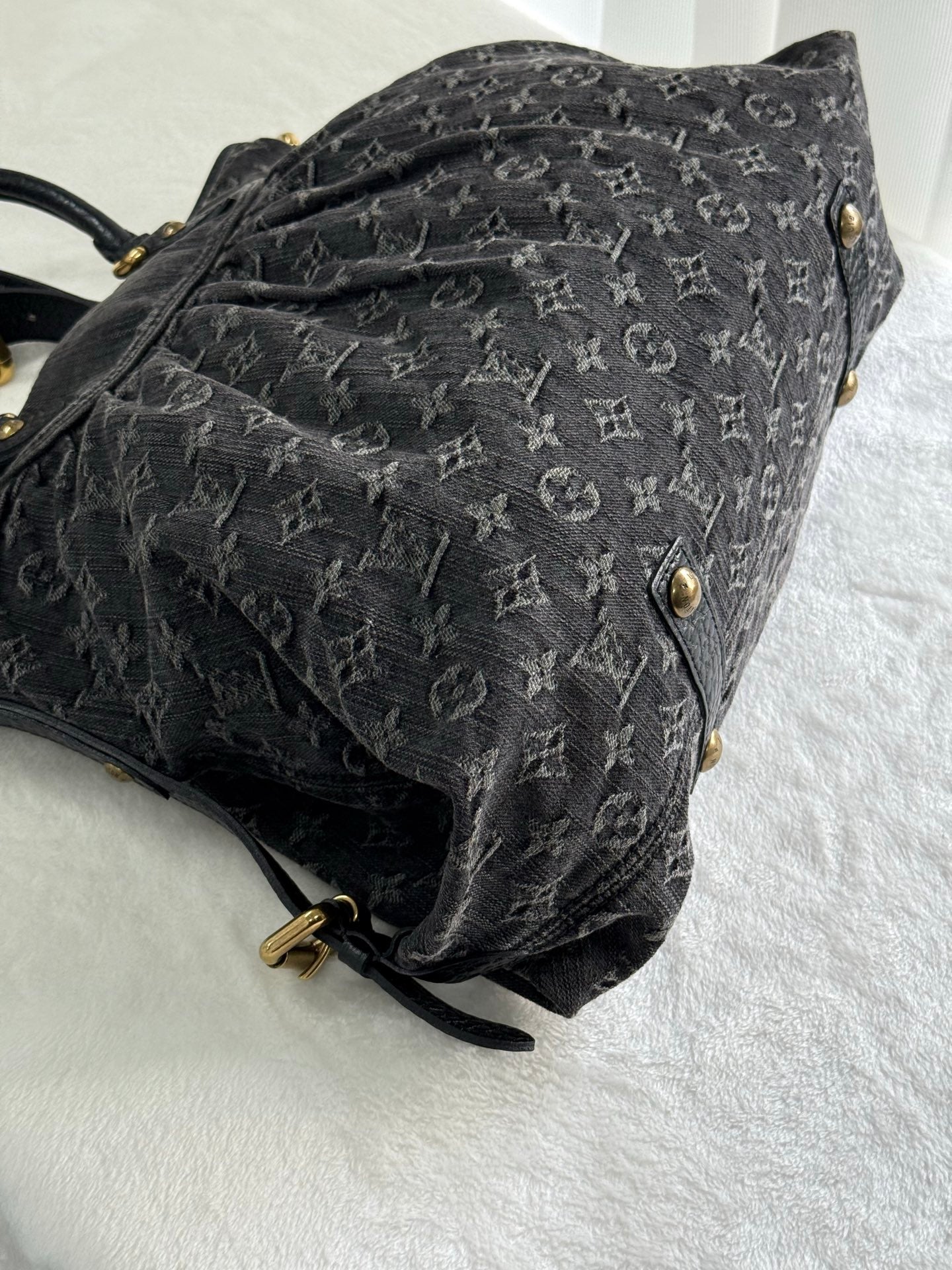 LOUIS VUITTON Denim Neo Cabby MM Shoulder bag Pre-loved