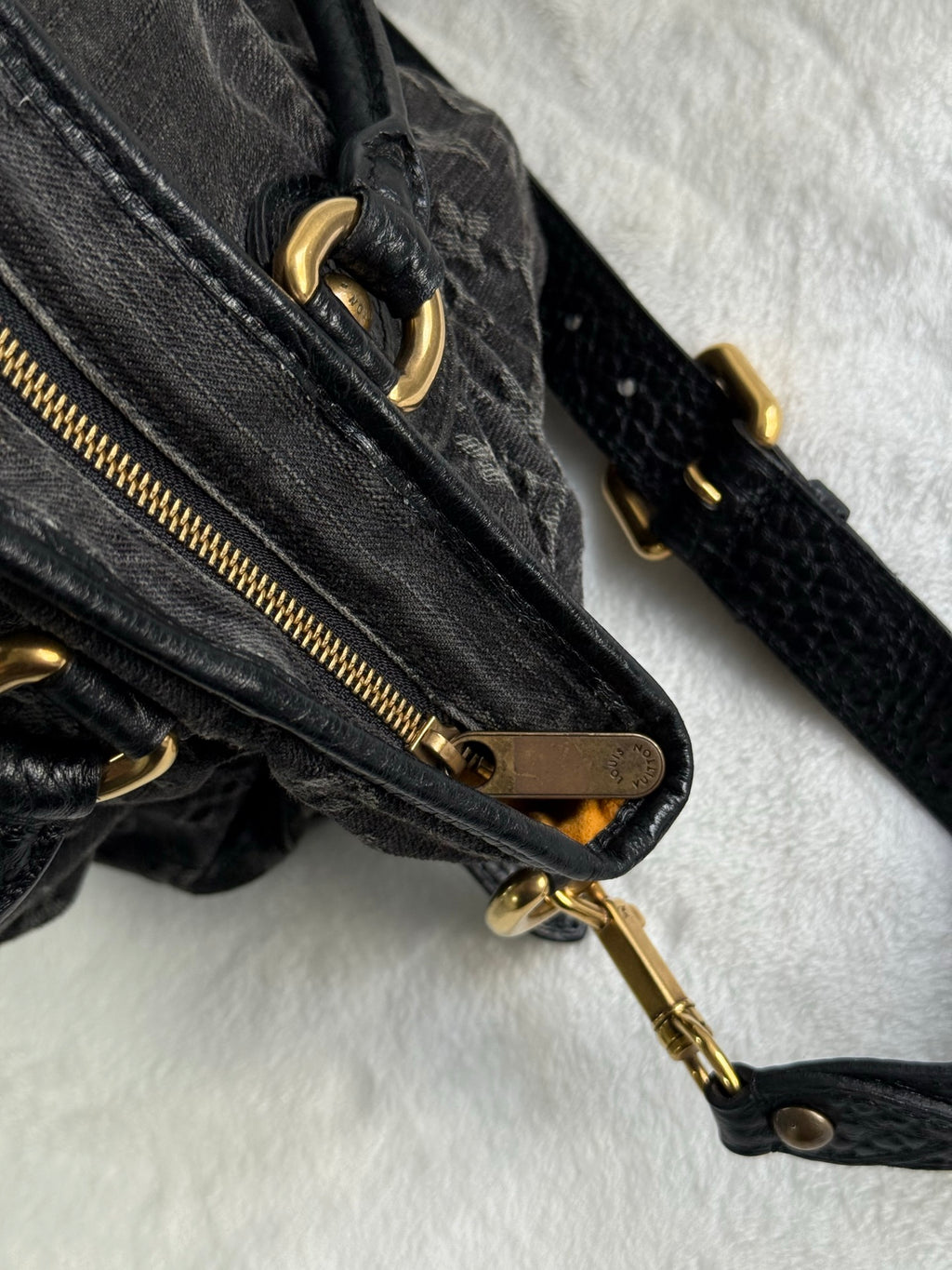 LOUIS VUITTON Denim Neo Cabby MM Shoulder bag Pre-loved