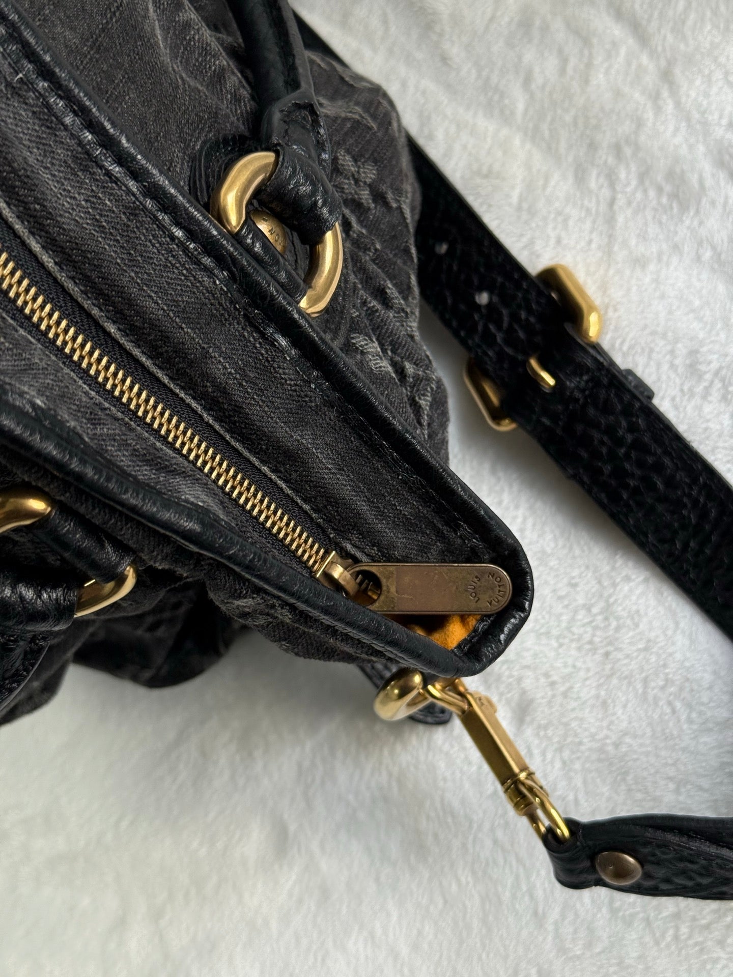 LOUIS VUITTON Denim Neo Cabby MM Shoulder bag Pre-loved