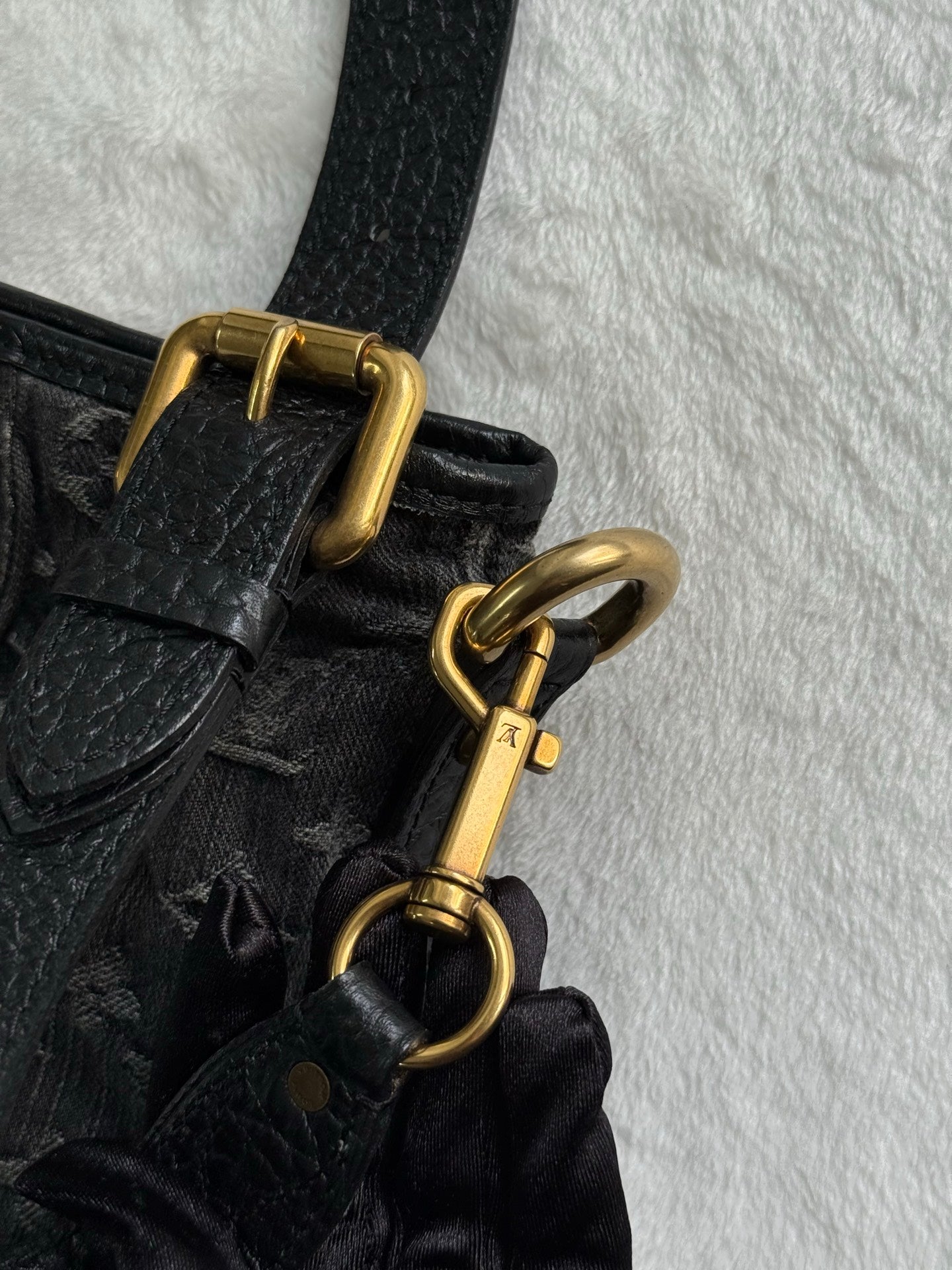 LOUIS VUITTON Denim Neo Cabby MM Shoulder bag Pre-loved