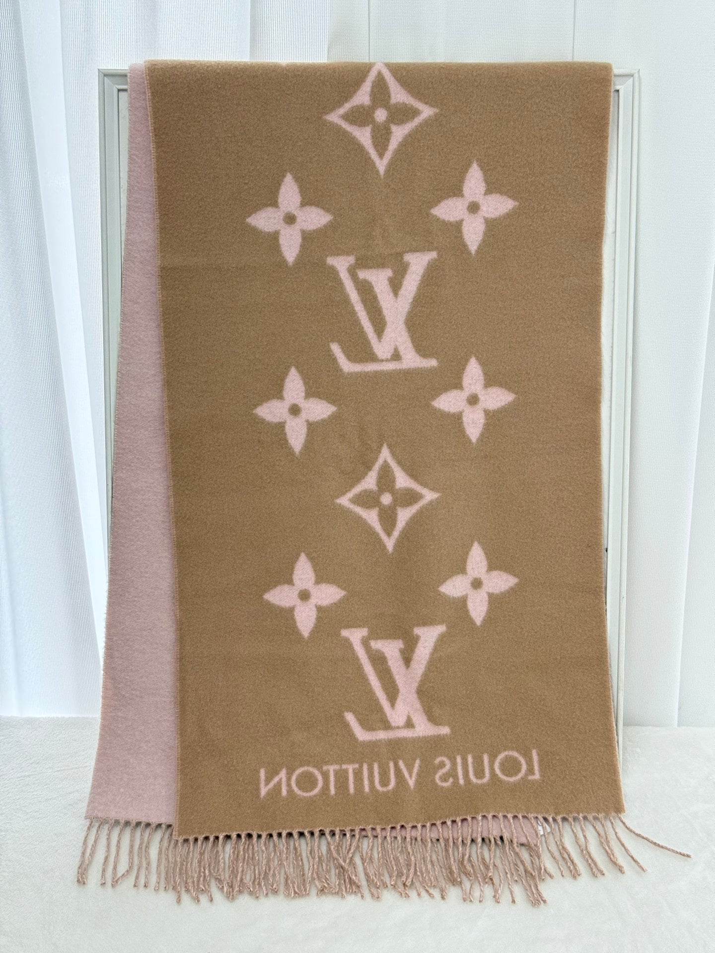 LOUIS VUITTON Scarf