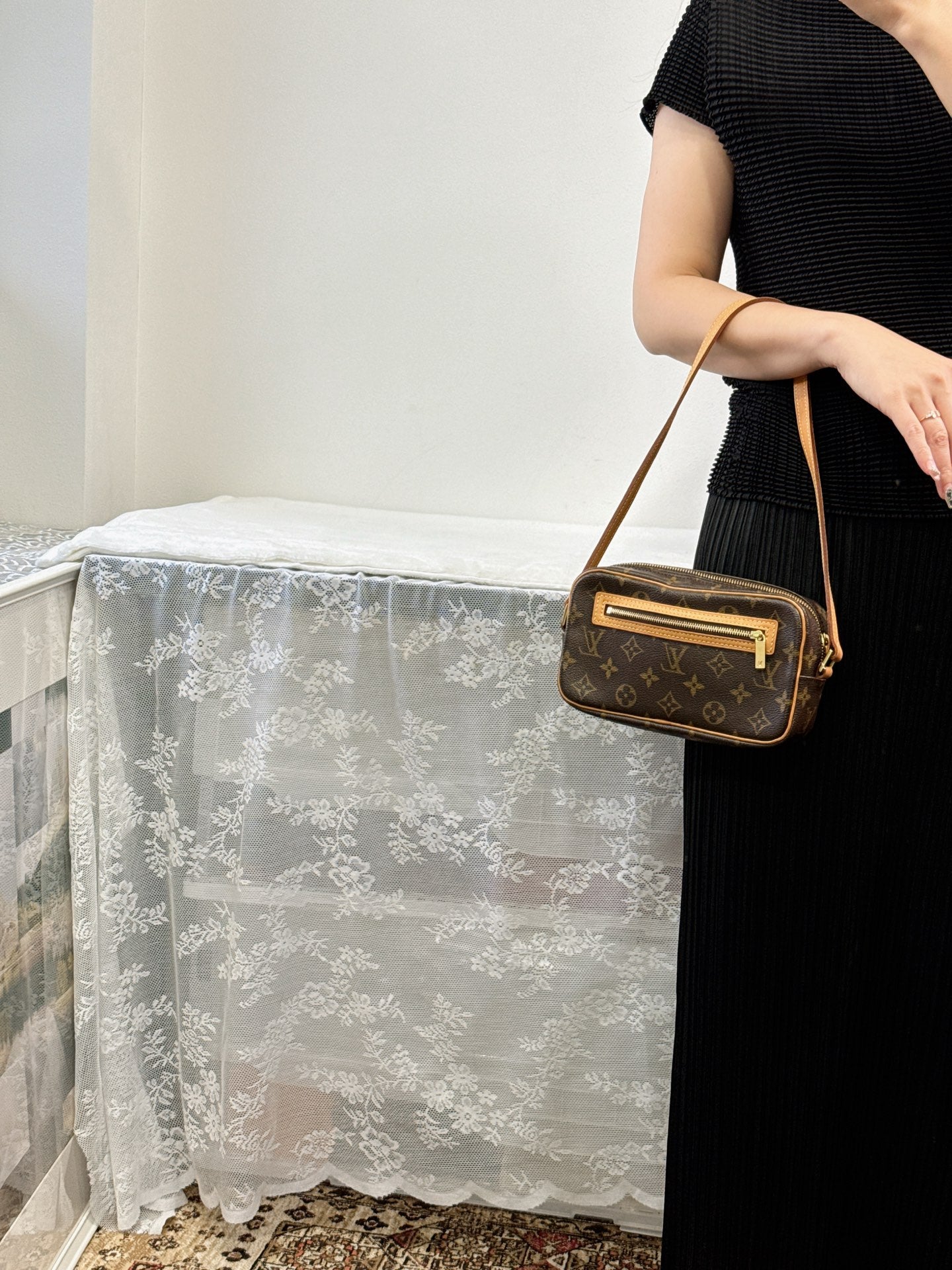 LOUIS VUITTON Monogram Cite PM Shoulder Bag